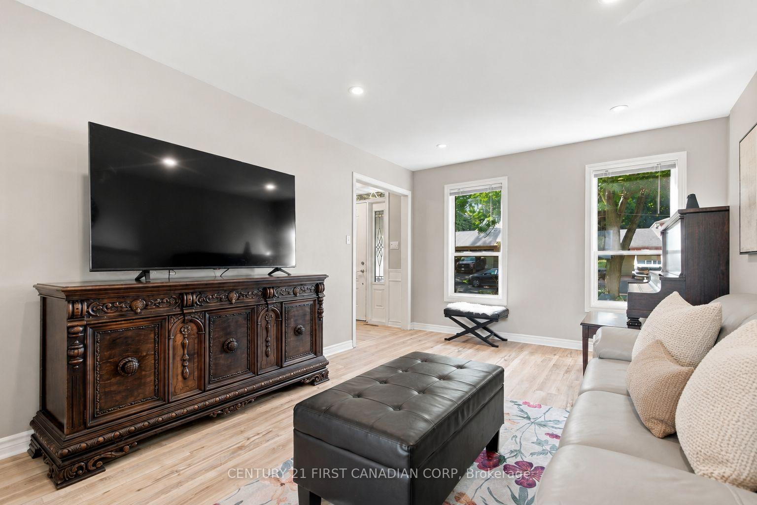 Photo 9 of 199 Somerset Crescent, London, South K — HOMEH