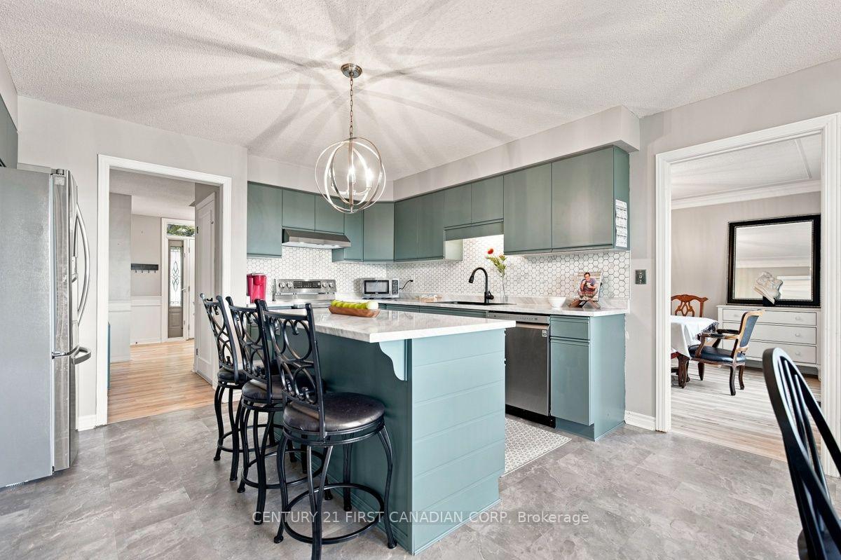 Photo 14 of 199 Somerset Crescent, London, South K — HOMEH