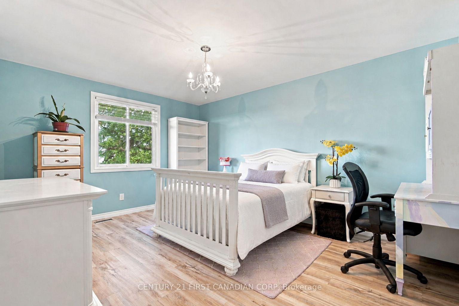 Photo 36 of 199 Somerset Crescent, London, South K — HOMEH