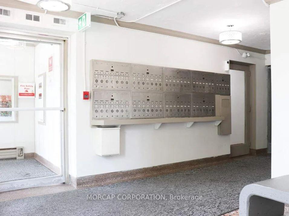 Photo 2 of Unit 109, 2895 Bathurst Street, Toronto, Bedford Park-Nortown — HOMEH
