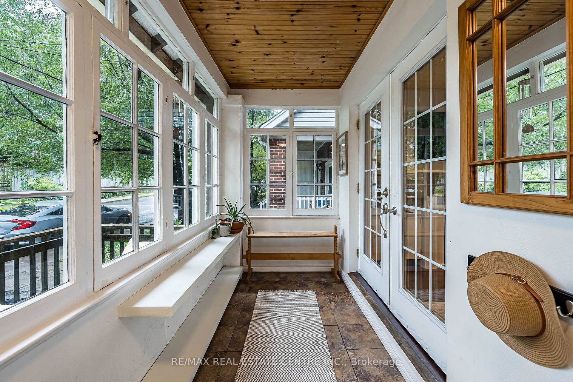 Photo 3 of 14 Wildwood Crescent, Toronto, Woodbine Corridor — HOMEH