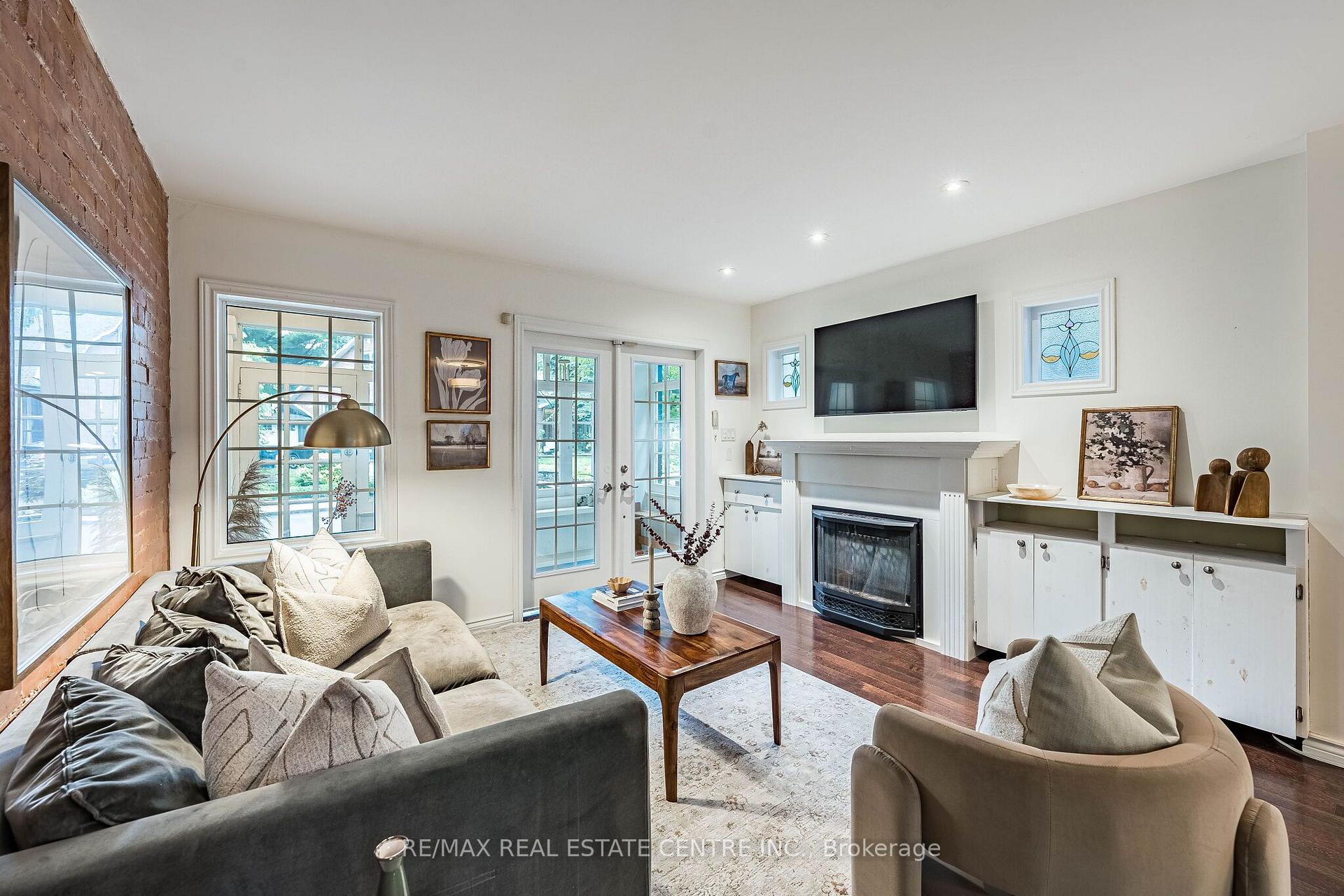 Photo 6 of 14 Wildwood Crescent, Toronto, Woodbine Corridor — HOMEH