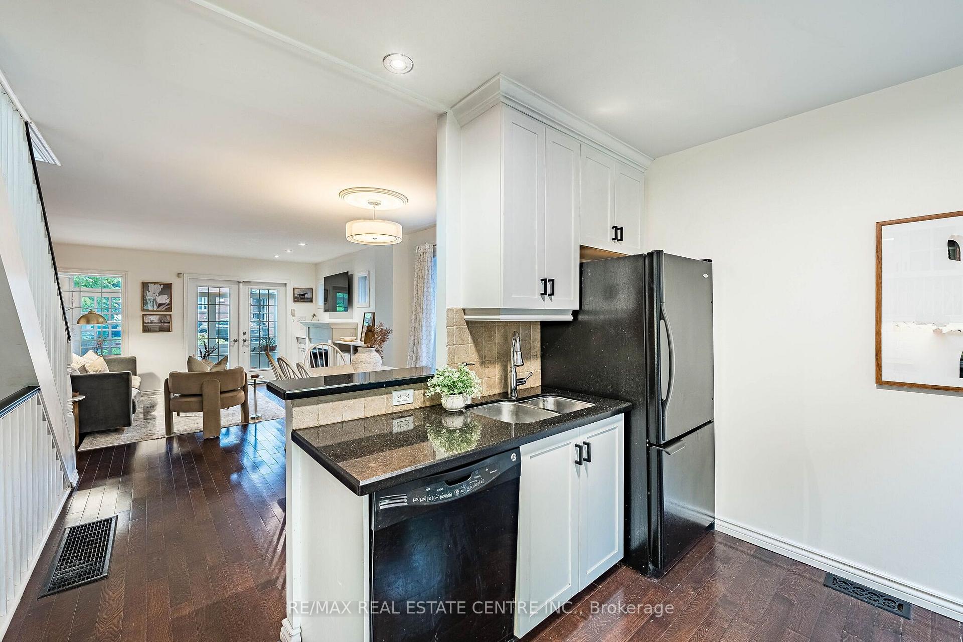 Photo 9 of 14 Wildwood Crescent, Toronto, Woodbine Corridor — HOMEH