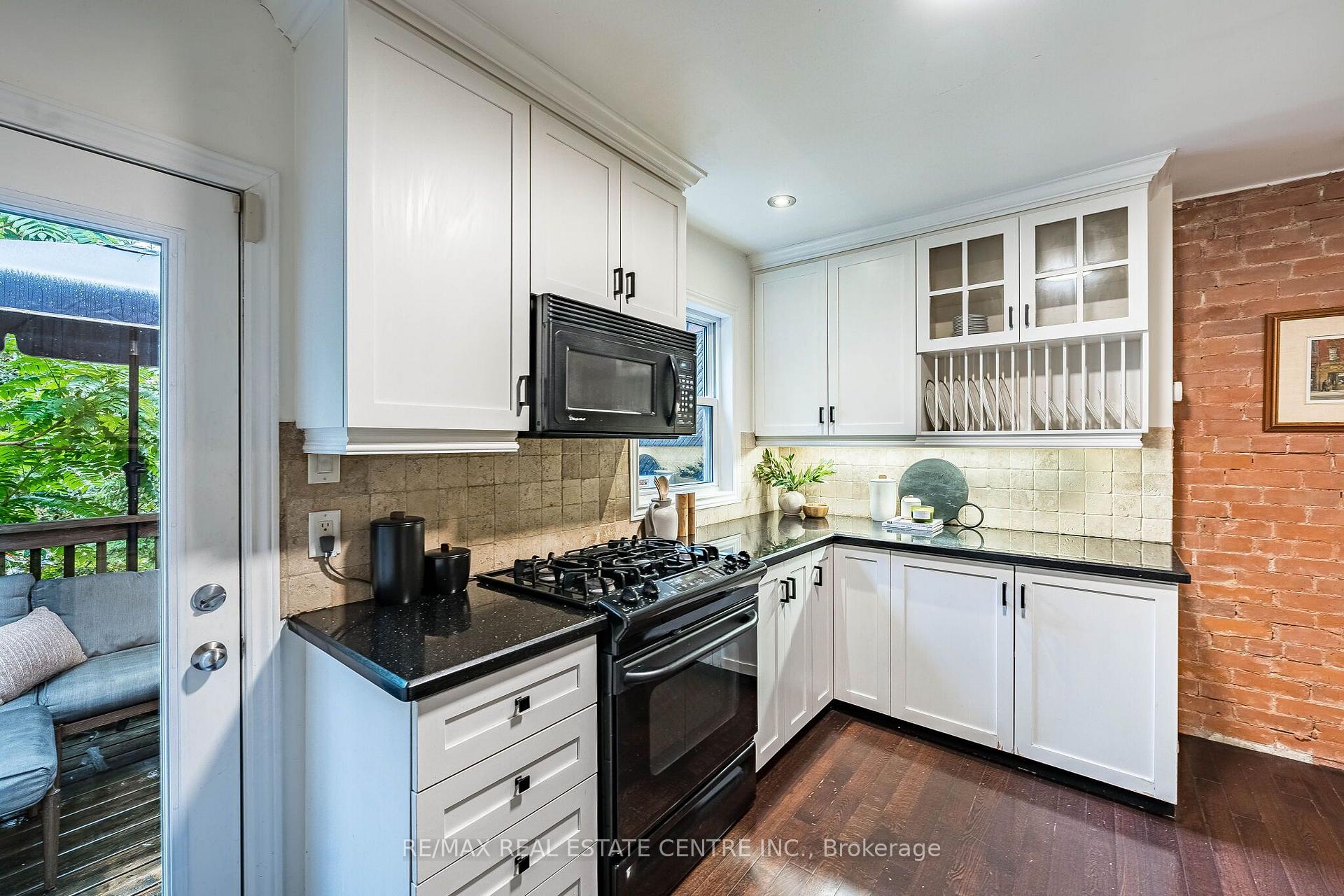 Photo 10 of 14 Wildwood Crescent, Toronto, Woodbine Corridor — HOMEH