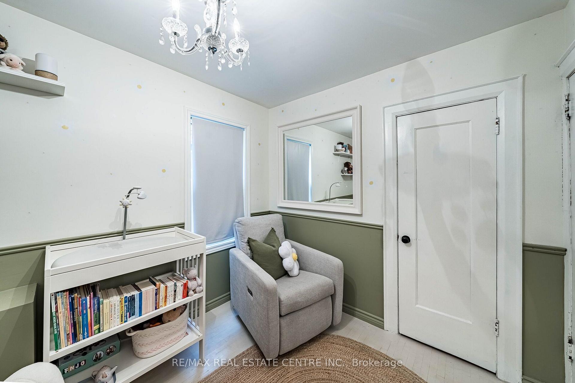 Photo 15 of 14 Wildwood Crescent, Toronto, Woodbine Corridor — HOMEH