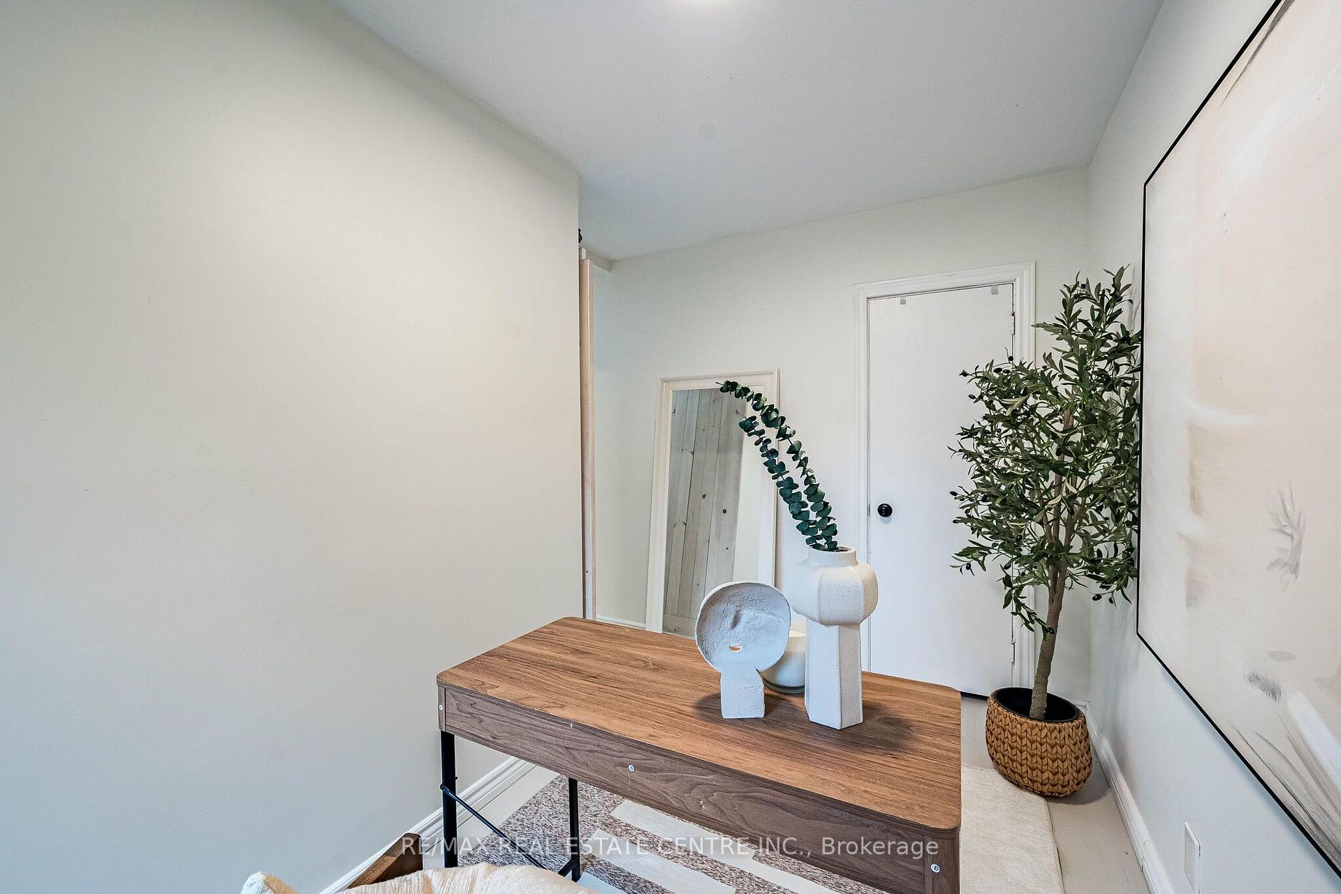 Photo 17 of 14 Wildwood Crescent, Toronto, Woodbine Corridor — HOMEH