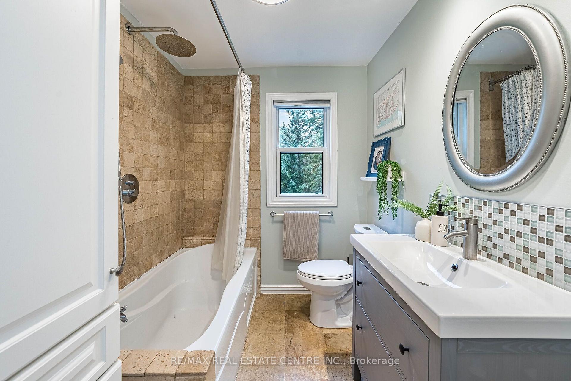 Photo 18 of 14 Wildwood Crescent, Toronto, Woodbine Corridor — HOMEH