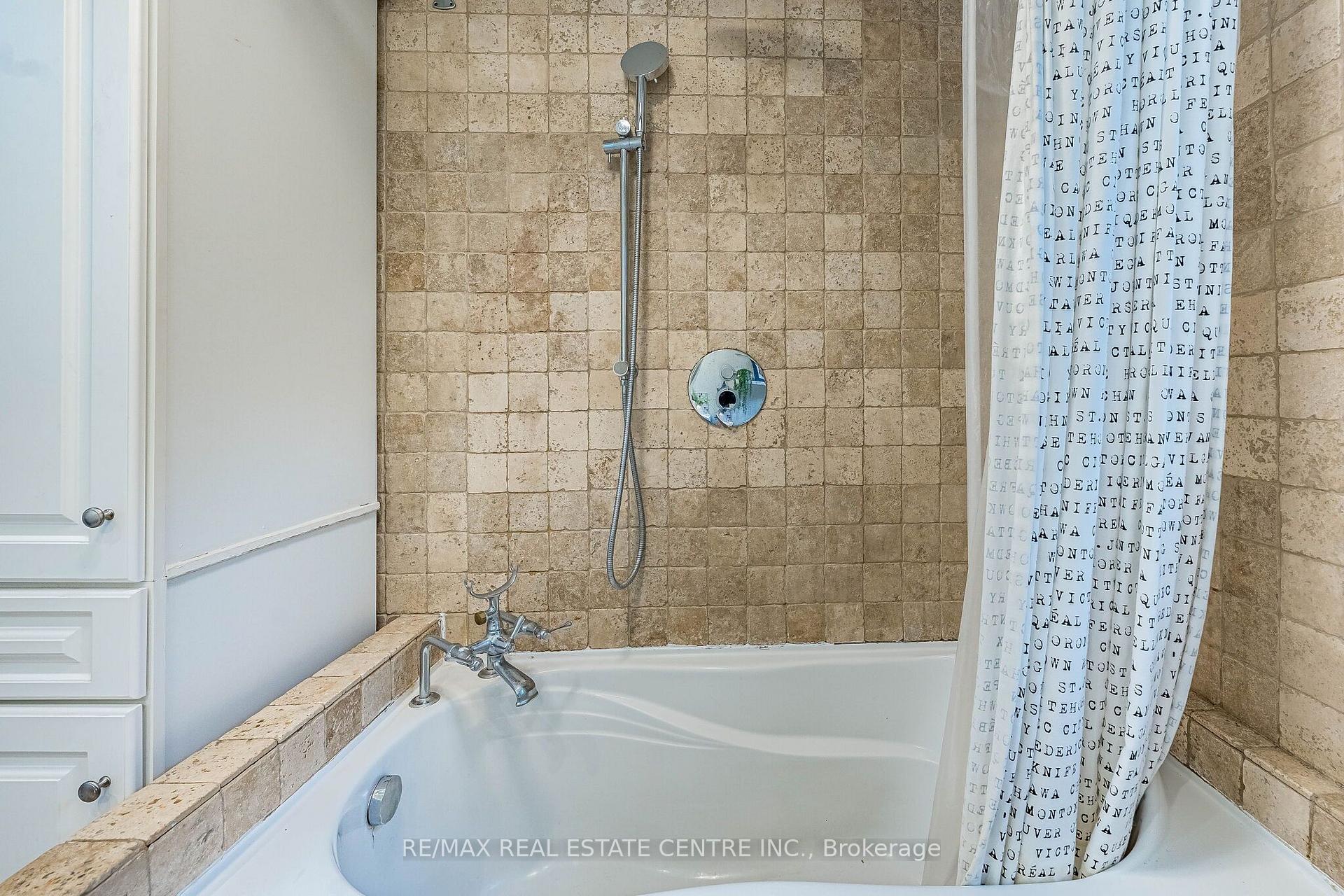 Photo 19 of 14 Wildwood Crescent, Toronto, Woodbine Corridor — HOMEH