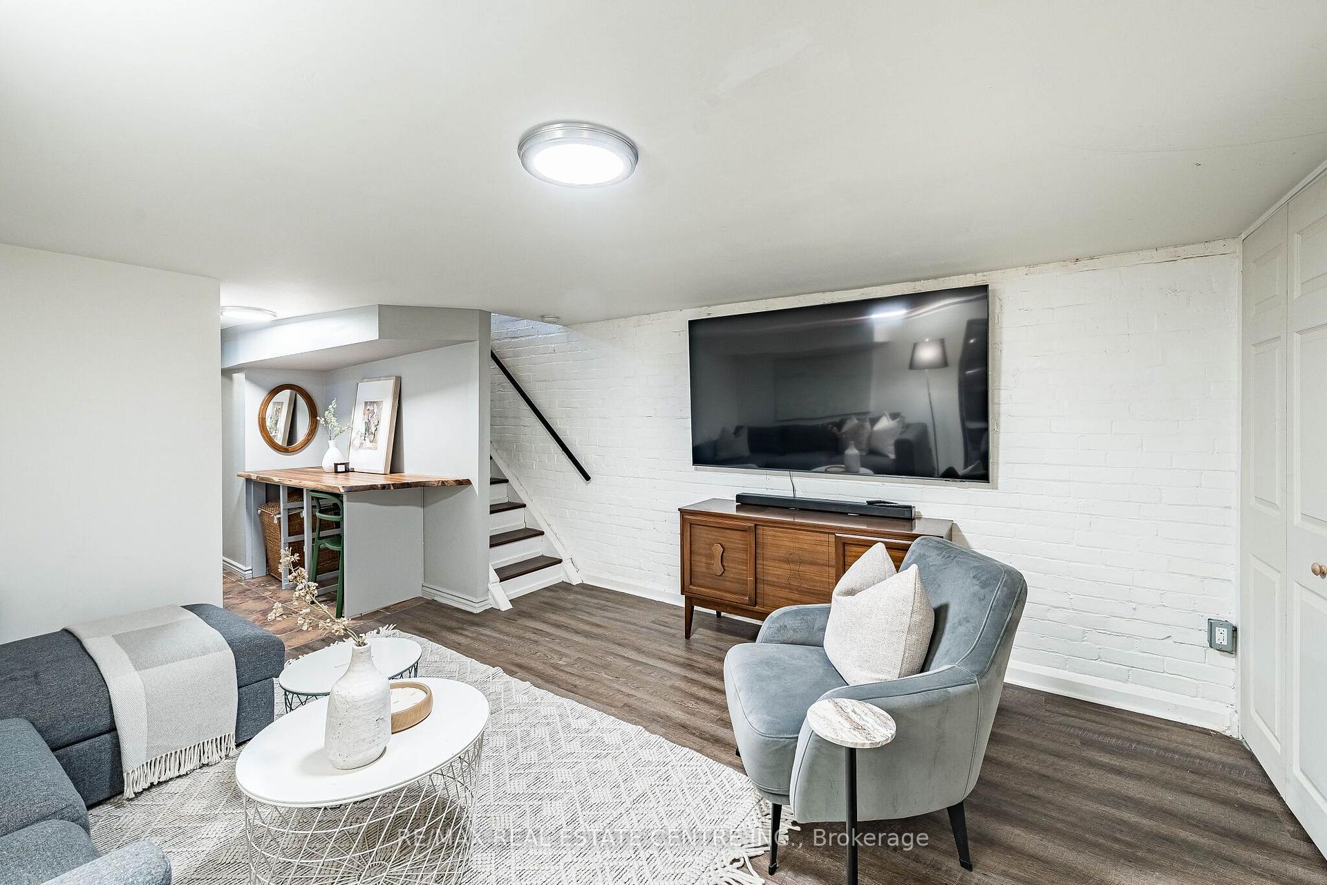 Photo 23 of 14 Wildwood Crescent, Toronto, Woodbine Corridor — HOMEH