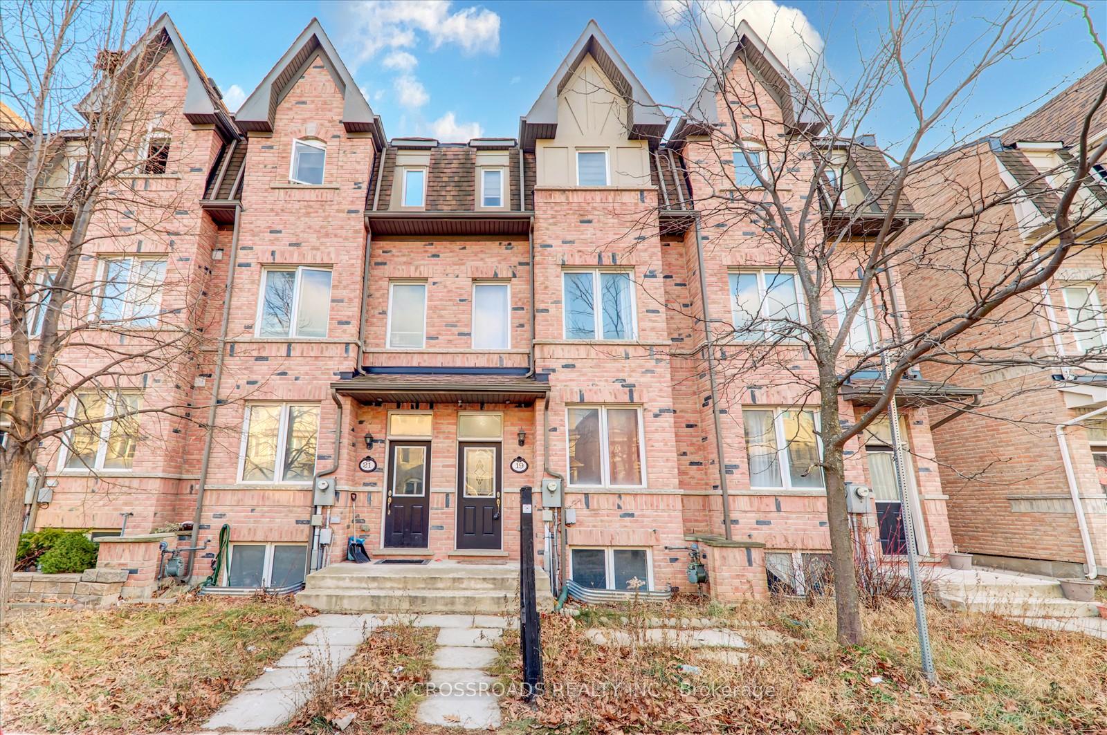Front of 19 Kawneer Terrace