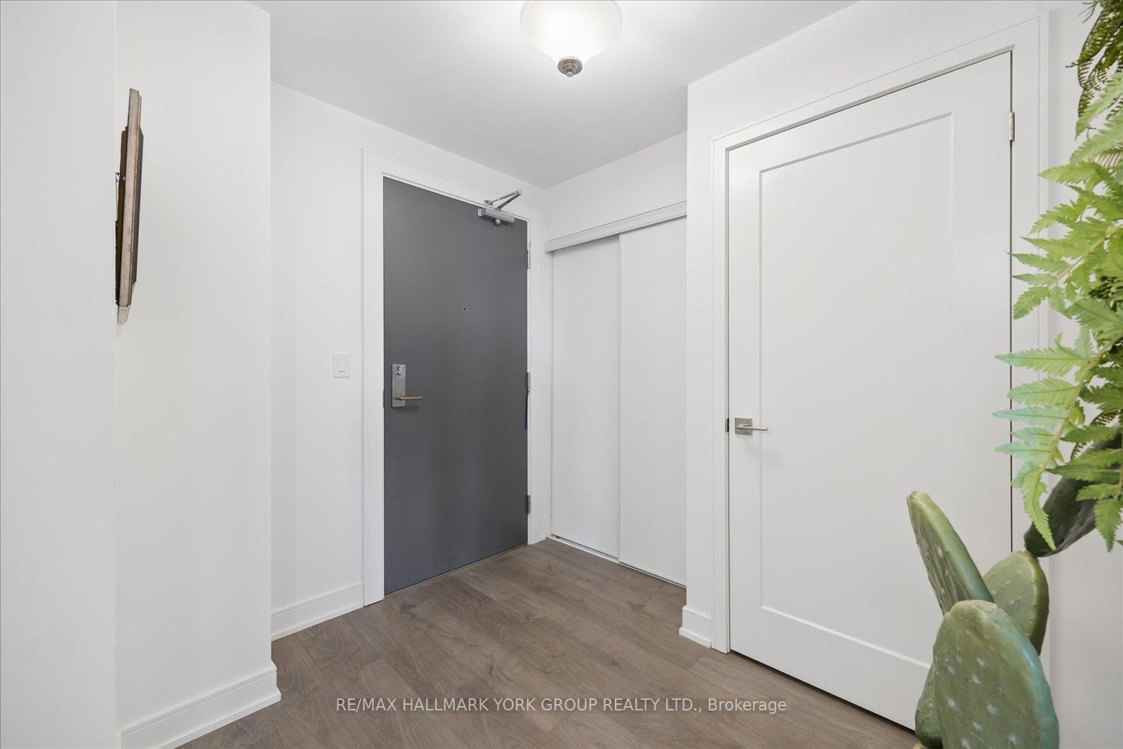 Photo 6 of Unit 409, 705 Davis Drive, Newmarket, Huron Heights-Leslie Valley — HOMEH