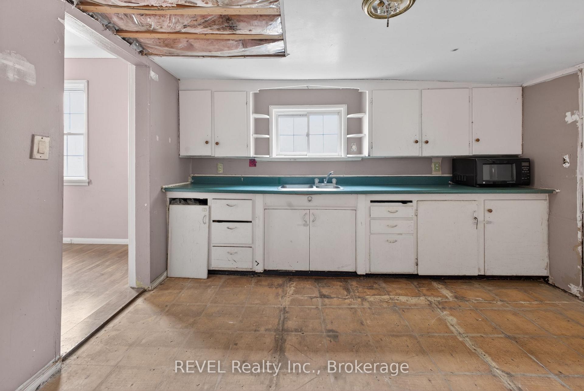 Photo 8 of 64 Division Street, St. Catharines, E. Chester — HOMEH