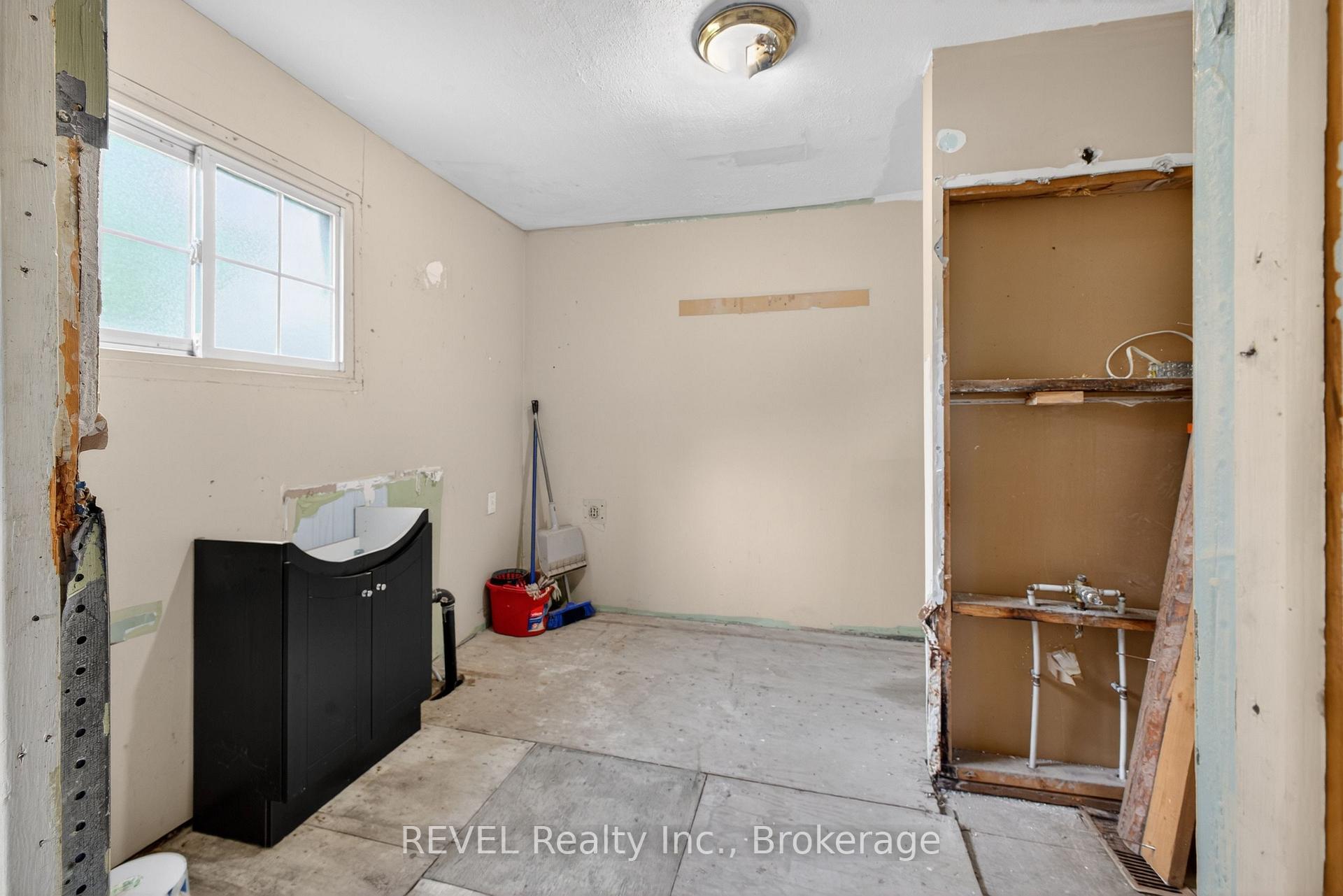 Photo 9 of 64 Division Street, St. Catharines, E. Chester — HOMEH
