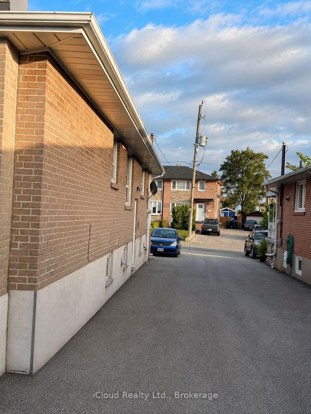 Photo 3 of 138 Lomar Drive, North York, Glenfield-Jane Heights — HOMEH