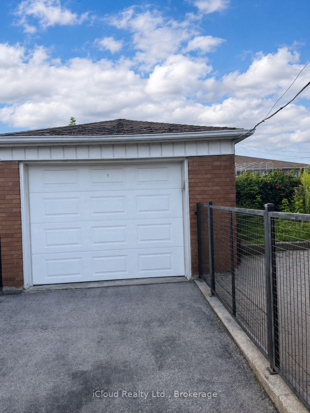 Photo 4 of 138 Lomar Drive, North York, Glenfield-Jane Heights — HOMEH