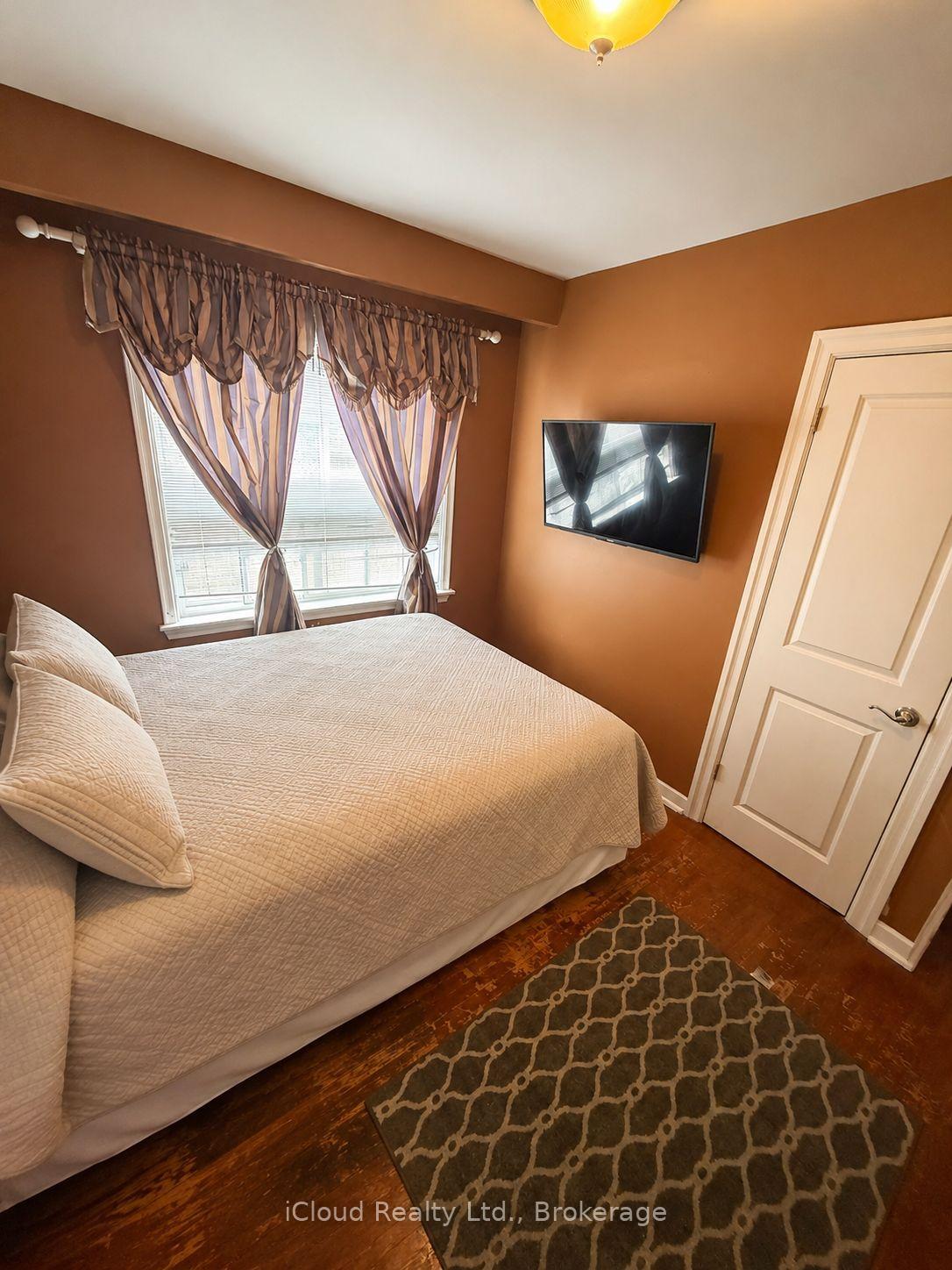 Photo 12 of 138 Lomar Drive, North York, Glenfield-Jane Heights — HOMEH