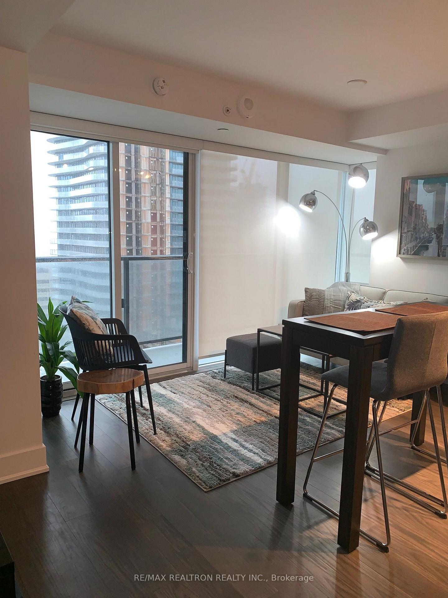 Front of Unit 1805, 955 Bay Street