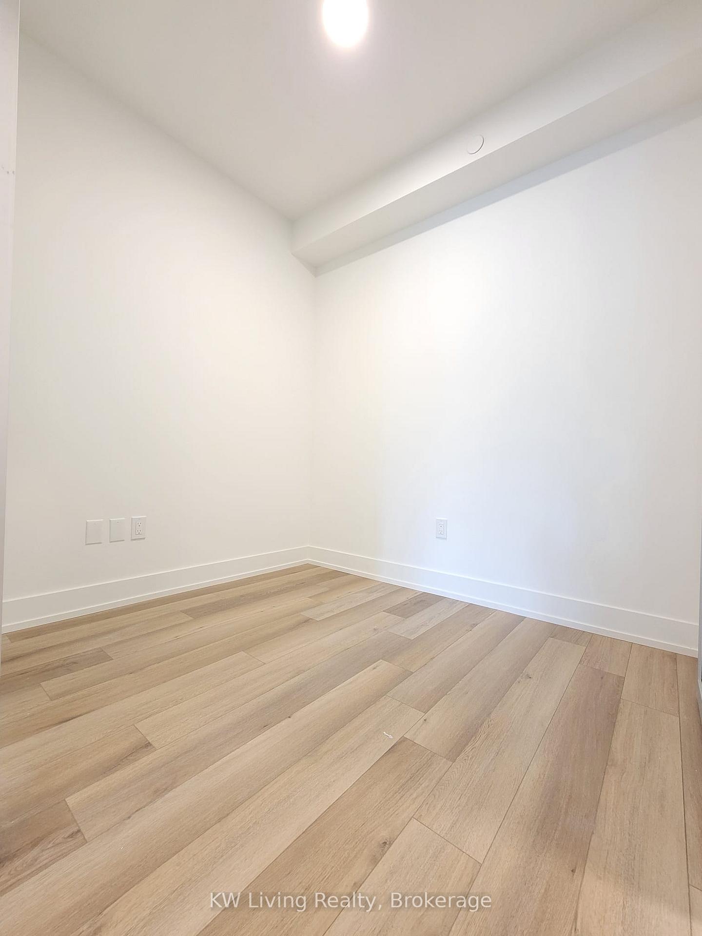 Photo 4 of Unit 1002, 8 Cedarland Drive, Markham, Unionville — HOMEH