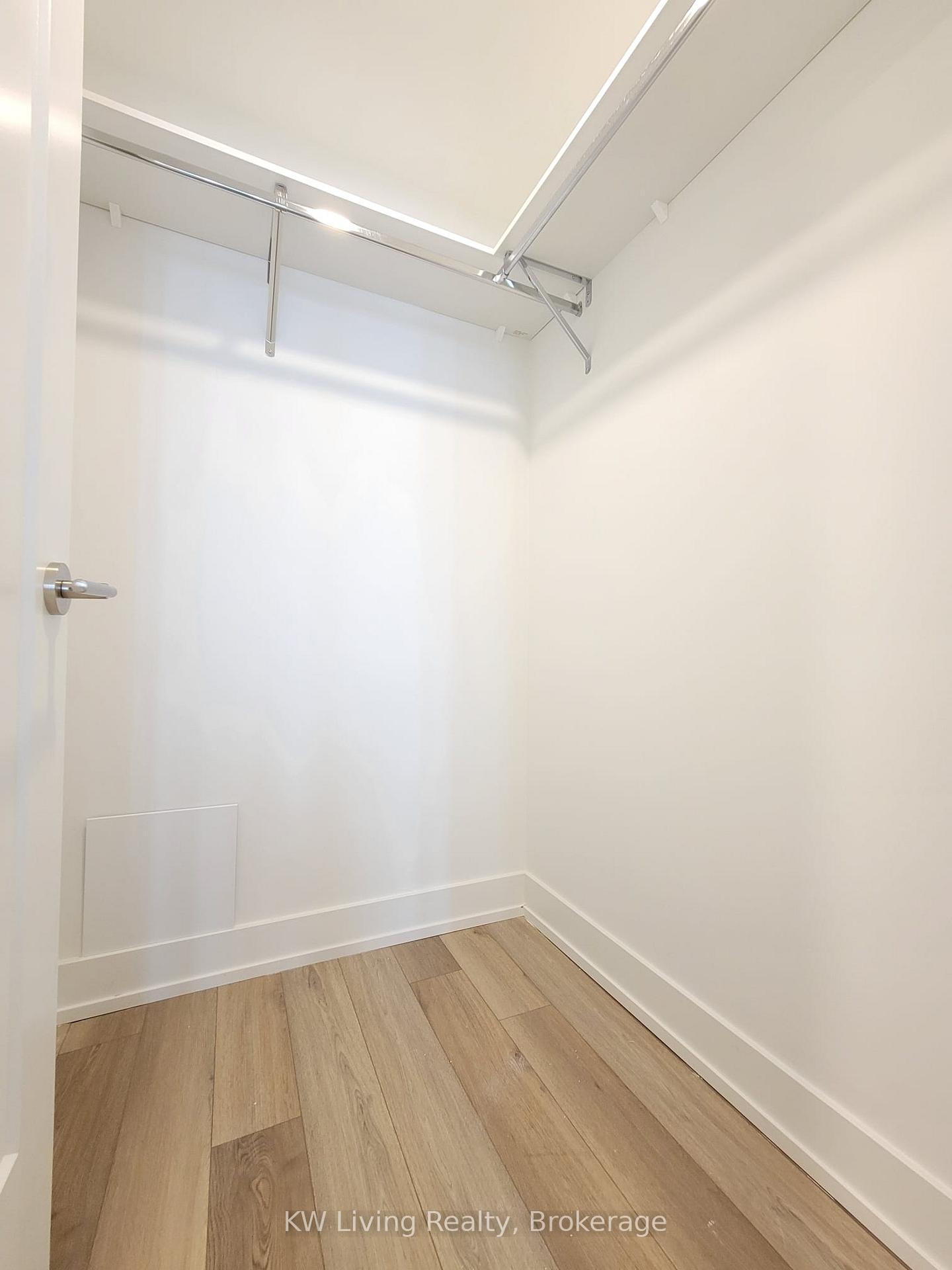 Photo 9 of Unit 1002, 8 Cedarland Drive, Markham, Unionville — HOMEH