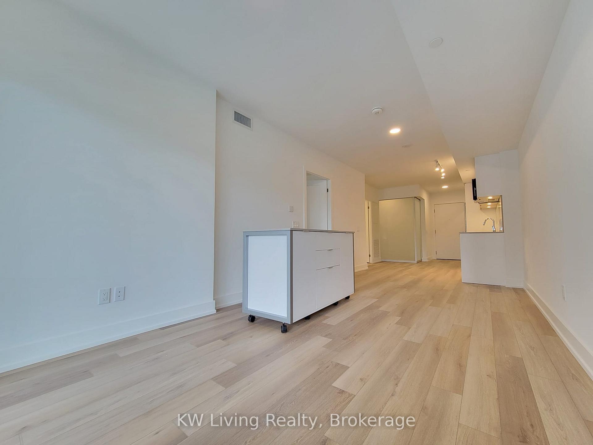 Photo 11 of Unit 1002, 8 Cedarland Drive, Markham, Unionville — HOMEH