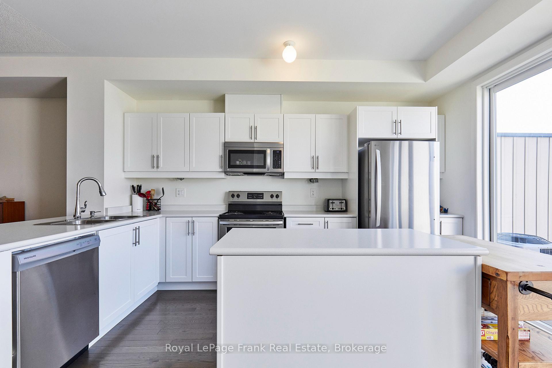 Photo 8 of 26 Clarington Boulevard, Clarington, Bowmanville — HOMEH
