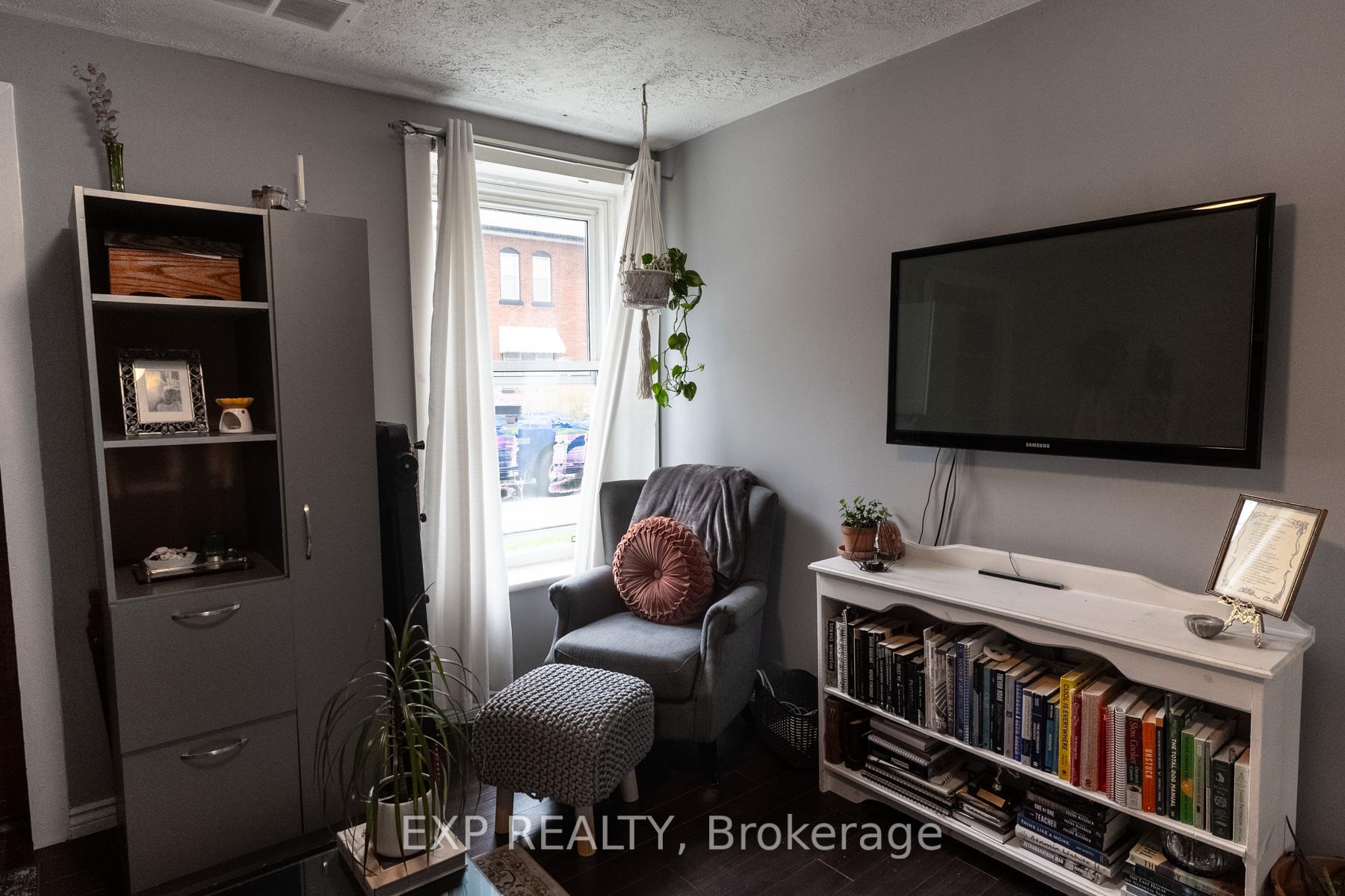 Photo 5 of 35 Ontario Street, Clarington, Bowmanville — HOMEH