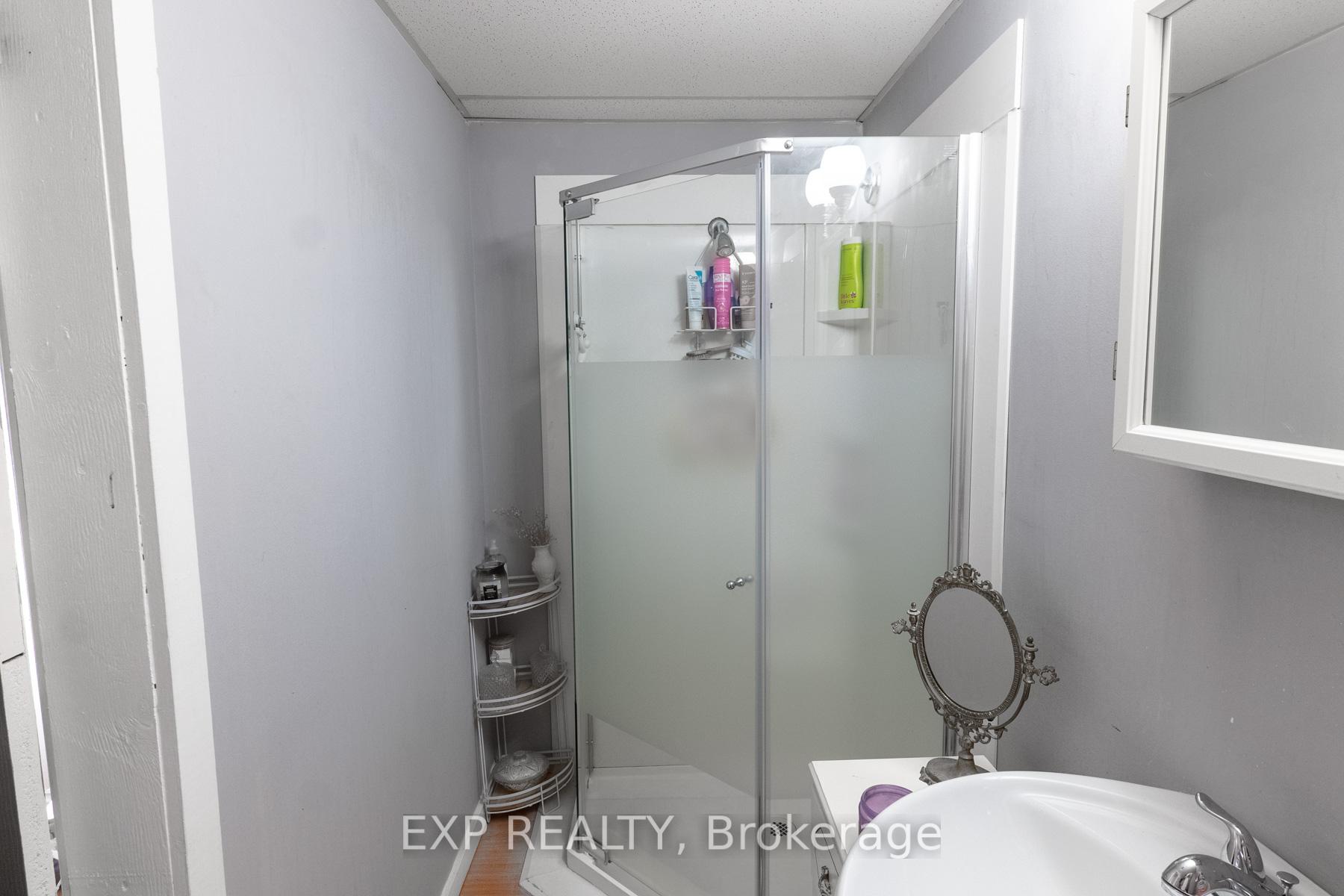 Photo 12 of 35 Ontario Street, Clarington, Bowmanville — HOMEH