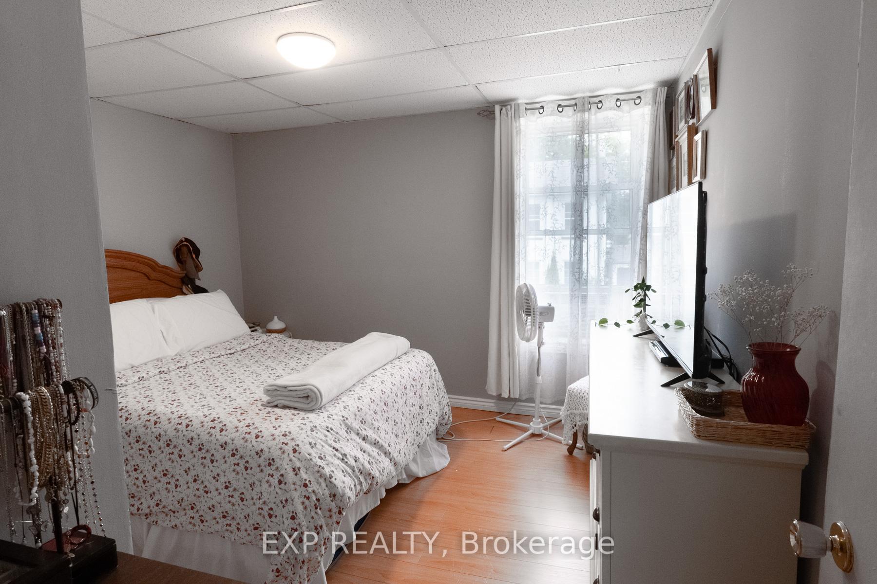 Photo 13 of 35 Ontario Street, Clarington, Bowmanville — HOMEH