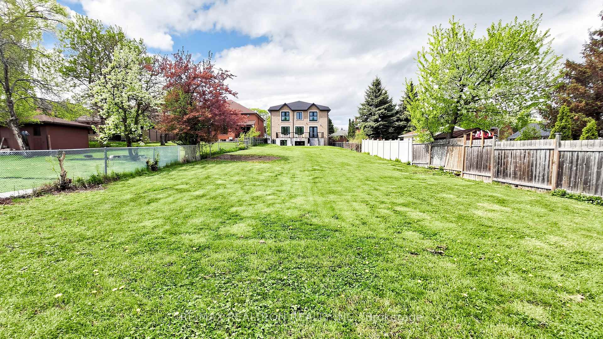 Photo 49 of 9 Roxaline Street, Etobicoke, Humber Heights — HOMEH
