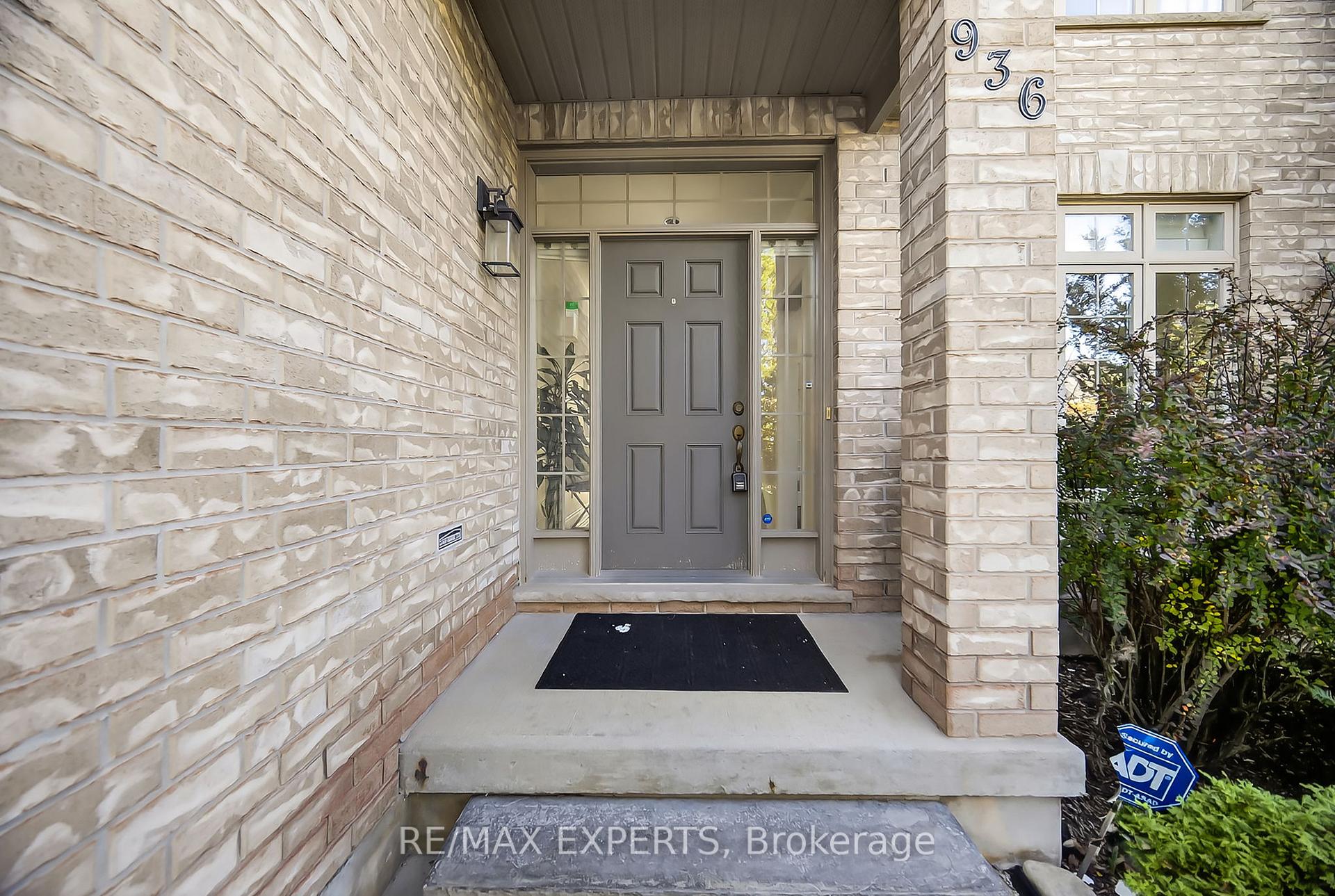 Photo 2 of 936 Talisman Crescent, London, South L — HOMEH