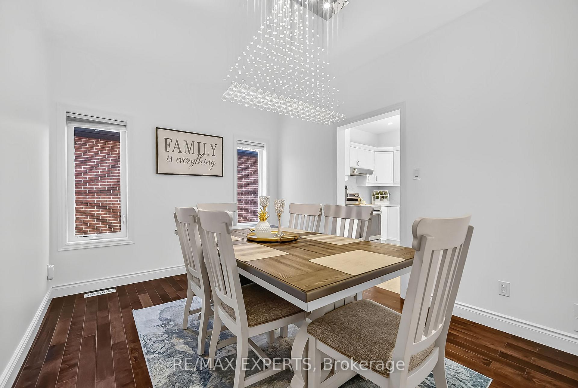 Photo 7 of 936 Talisman Crescent, London, South L — HOMEH