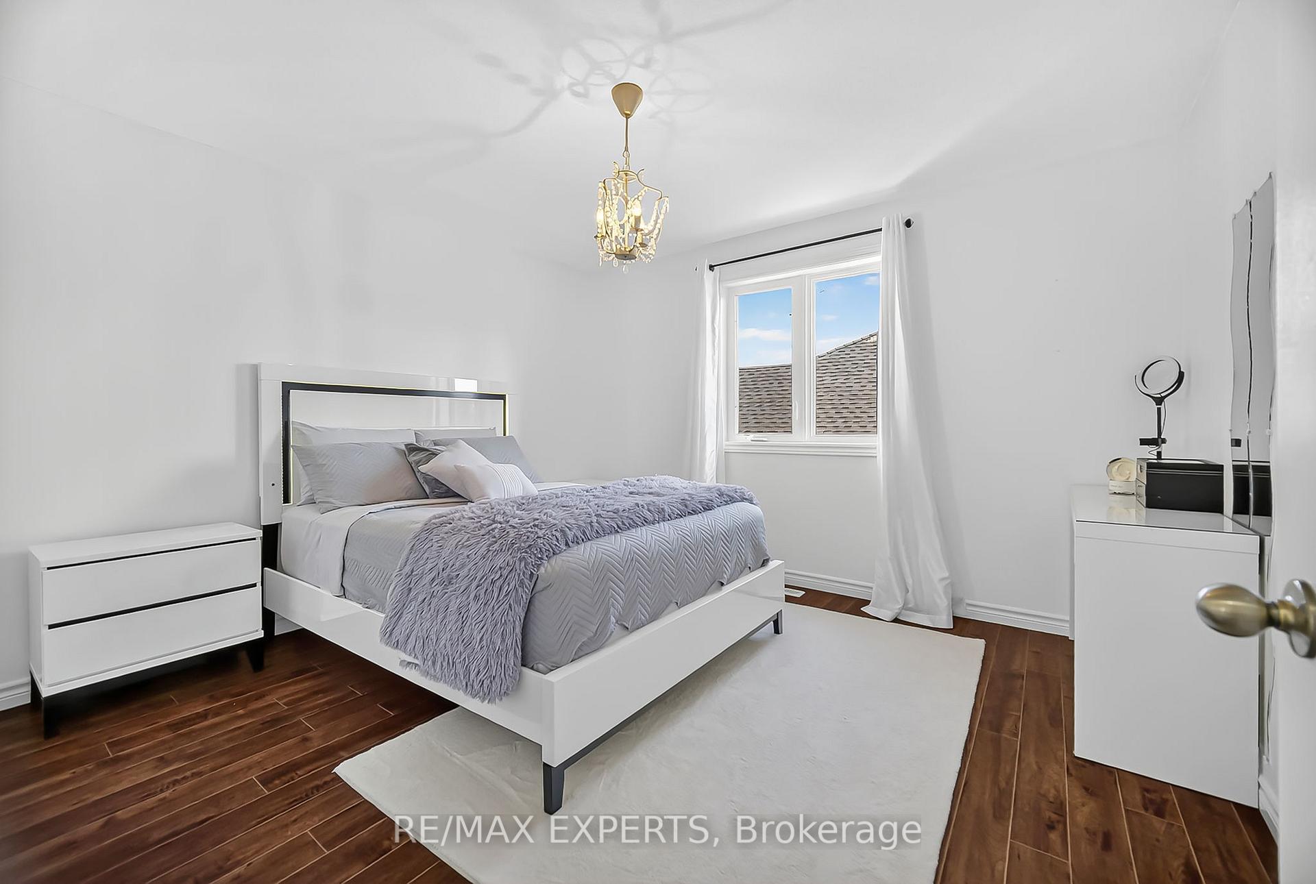 Photo 34 of 936 Talisman Crescent, London, South L — HOMEH