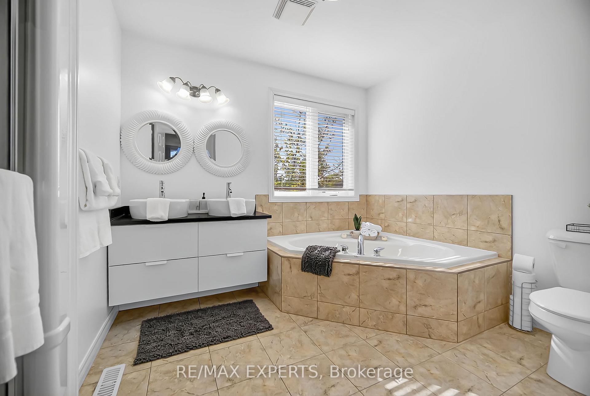 Photo 32 of 936 Talisman Crescent, London, South L — HOMEH