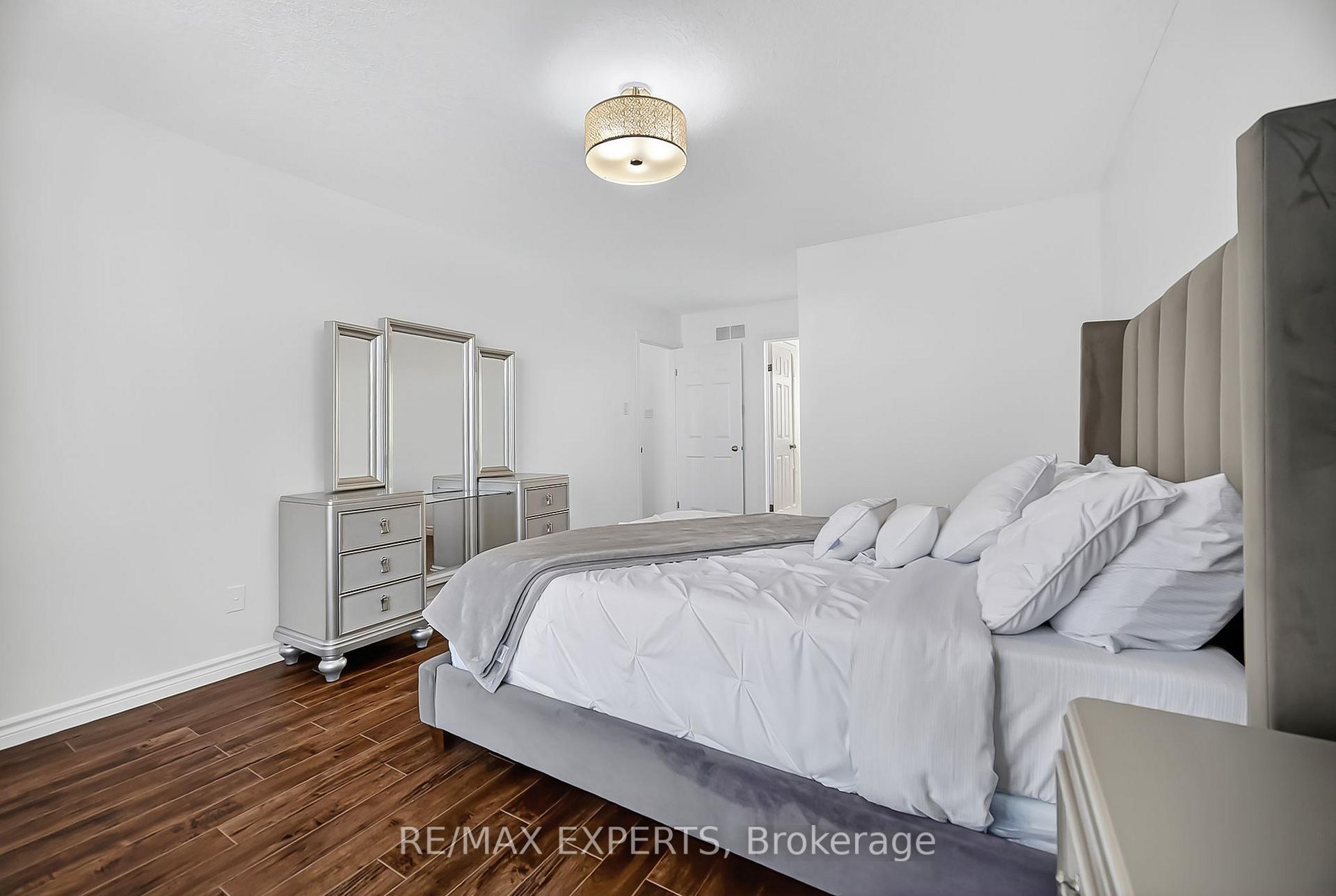 Photo 37 of 936 Talisman Crescent, London, South L — HOMEH