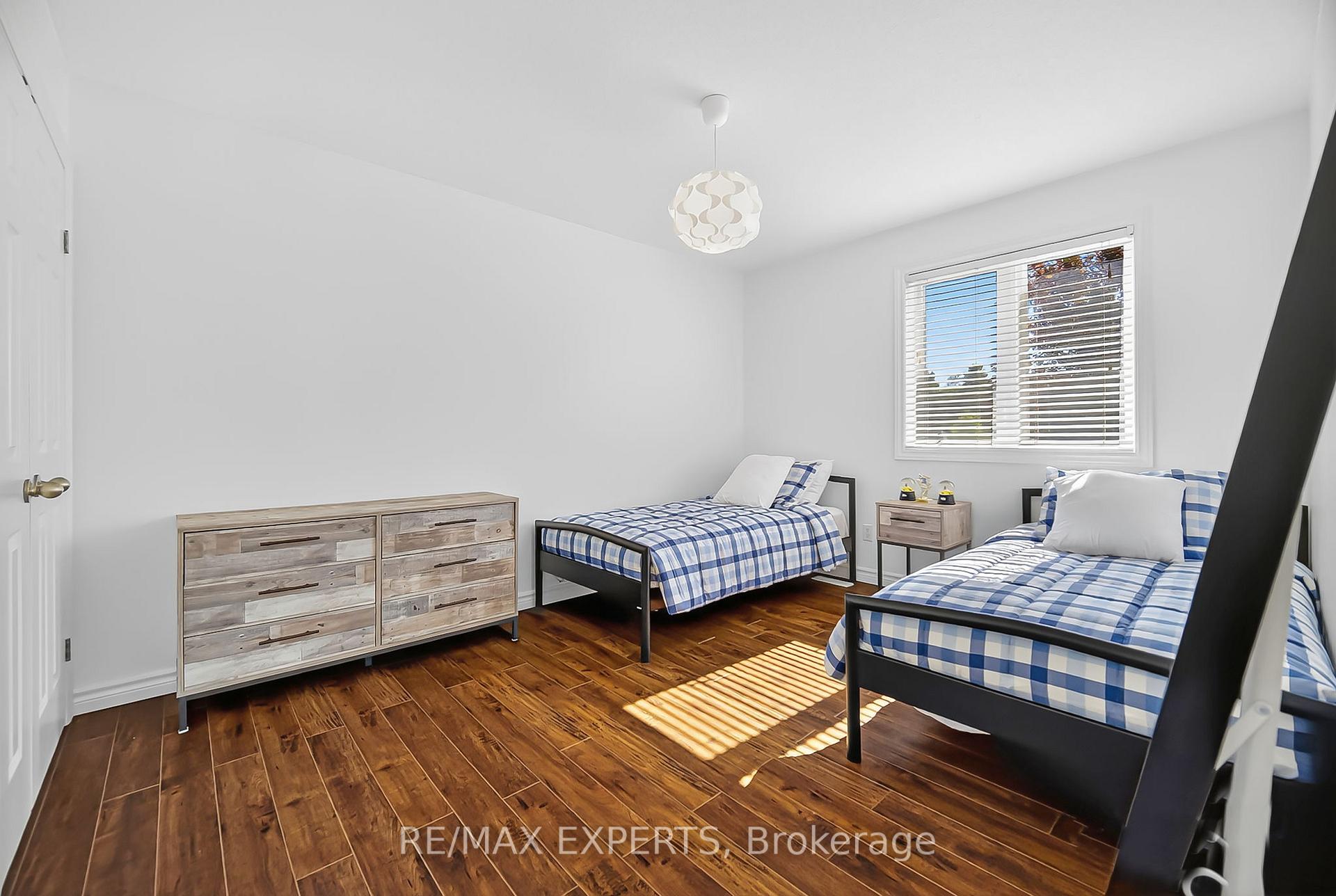 Photo 45 of 936 Talisman Crescent, London, South L — HOMEH