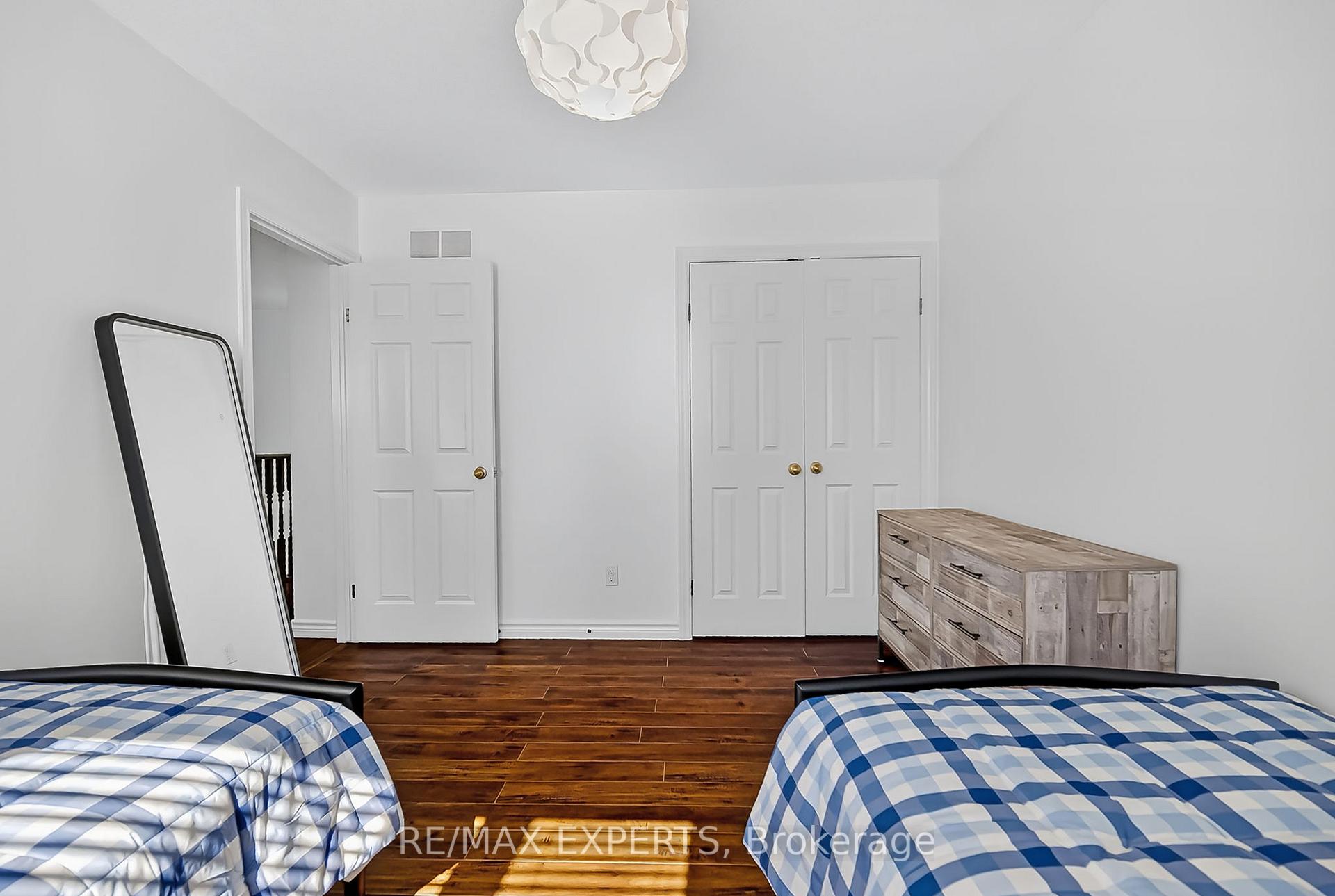 Photo 47 of 936 Talisman Crescent, London, South L — HOMEH