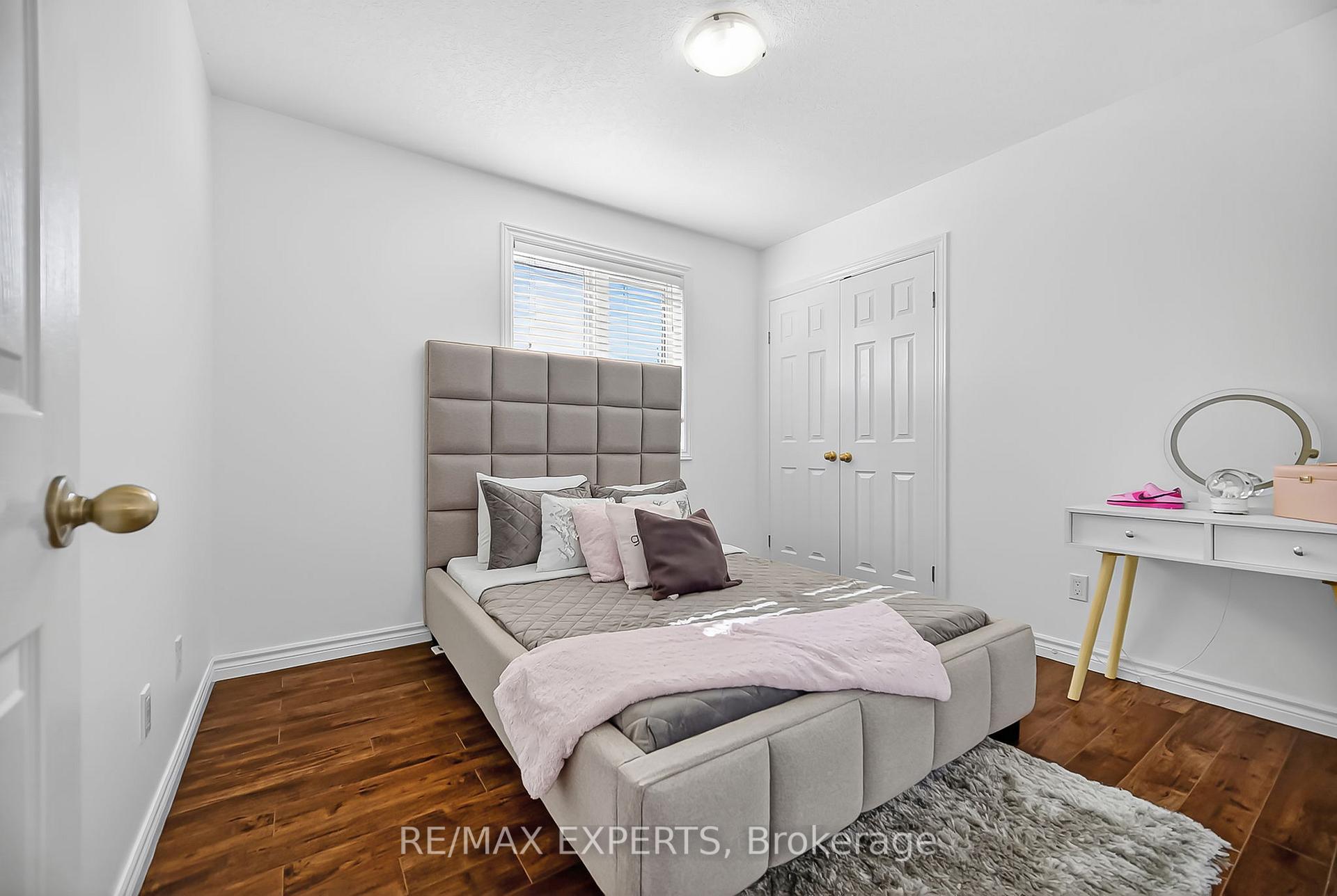 Photo 31 of 936 Talisman Crescent, London, South L — HOMEH