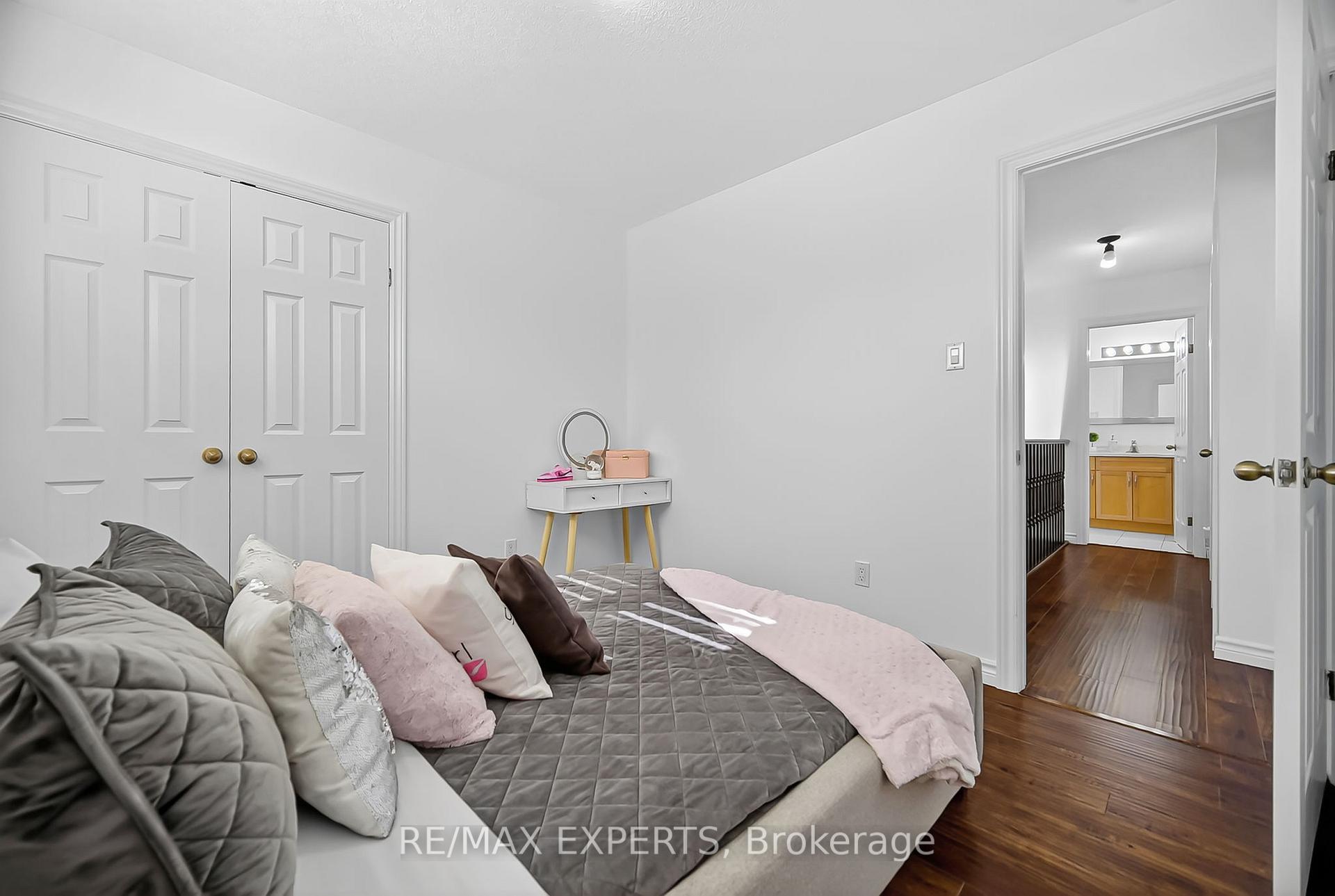 Photo 36 of 936 Talisman Crescent, London, South L — HOMEH