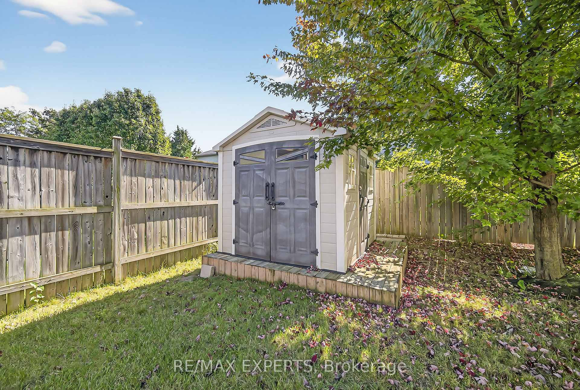 Photo 41 of 936 Talisman Crescent, London, South L — HOMEH