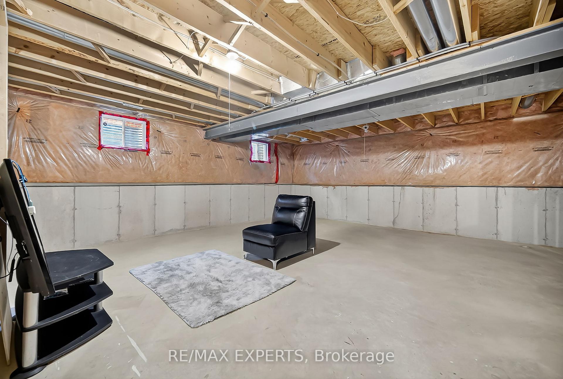 Photo 48 of 936 Talisman Crescent, London, South L — HOMEH