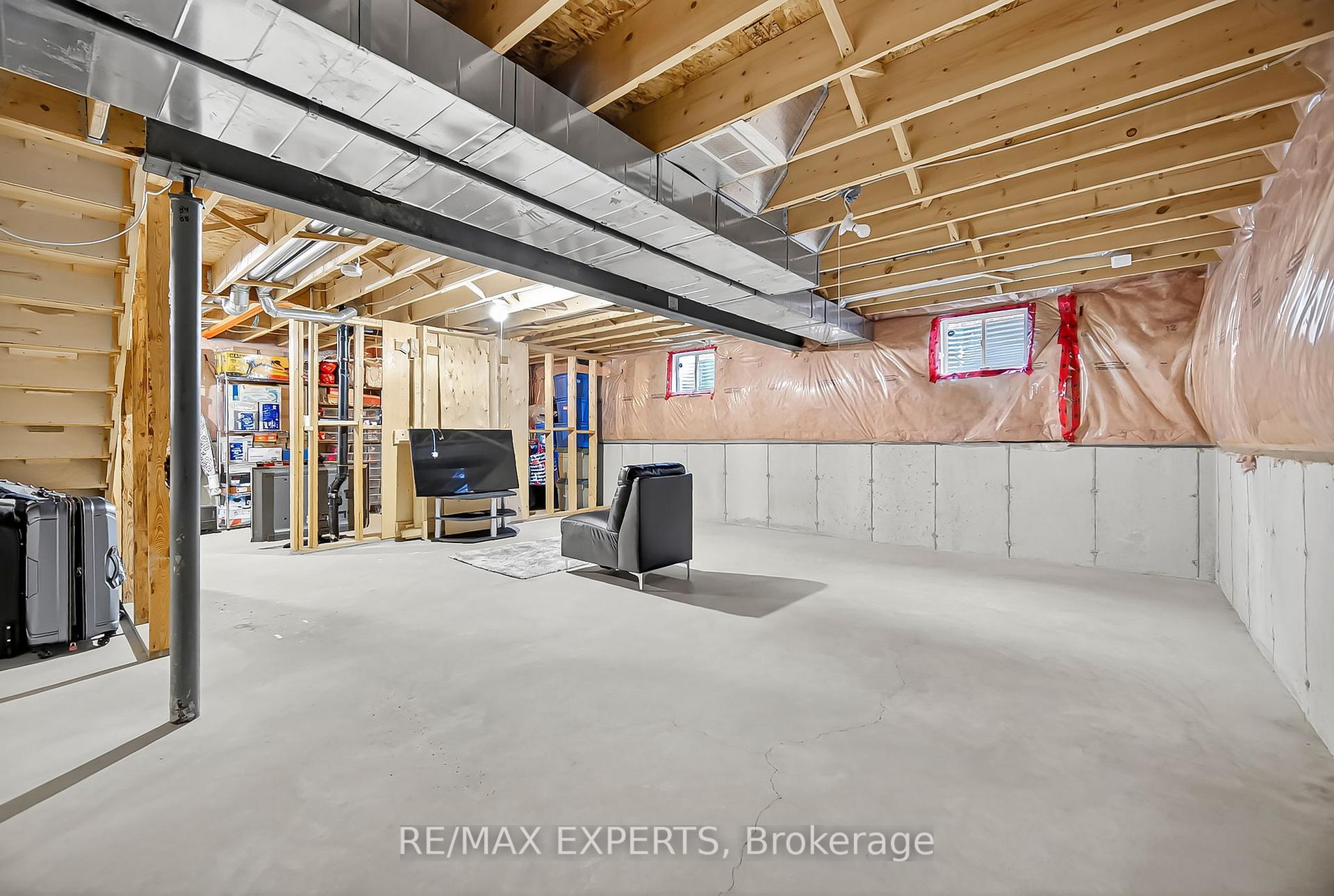 Photo 50 of 936 Talisman Crescent, London, South L — HOMEH
