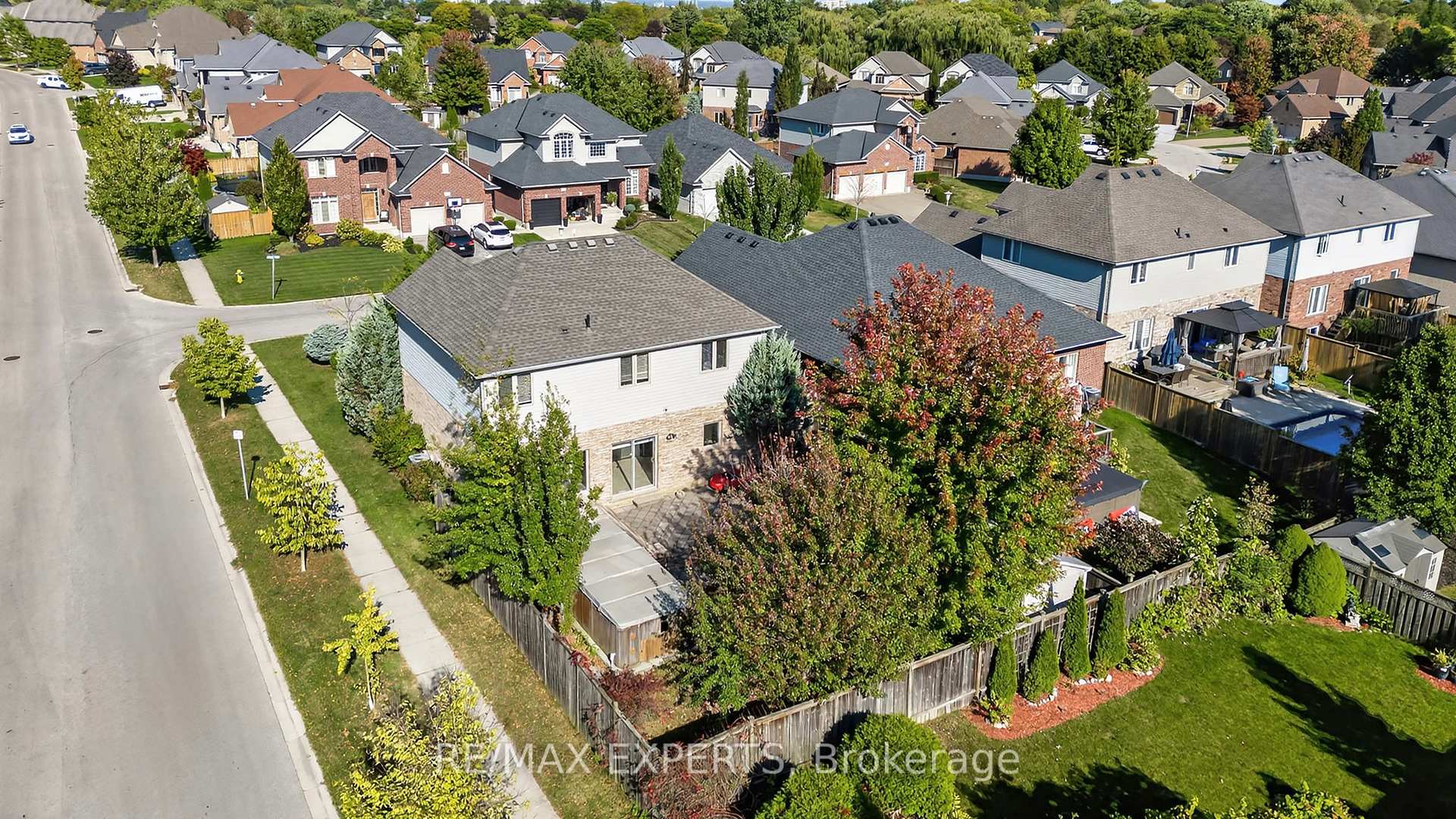 Photo 51 of 936 Talisman Crescent, London, South L — HOMEH