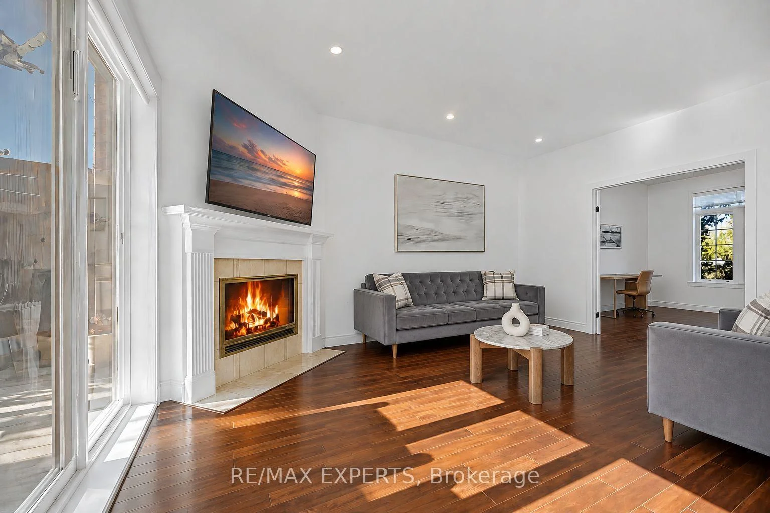 Photo 8 of 936 Talisman Crescent, London, South L — HOMEH