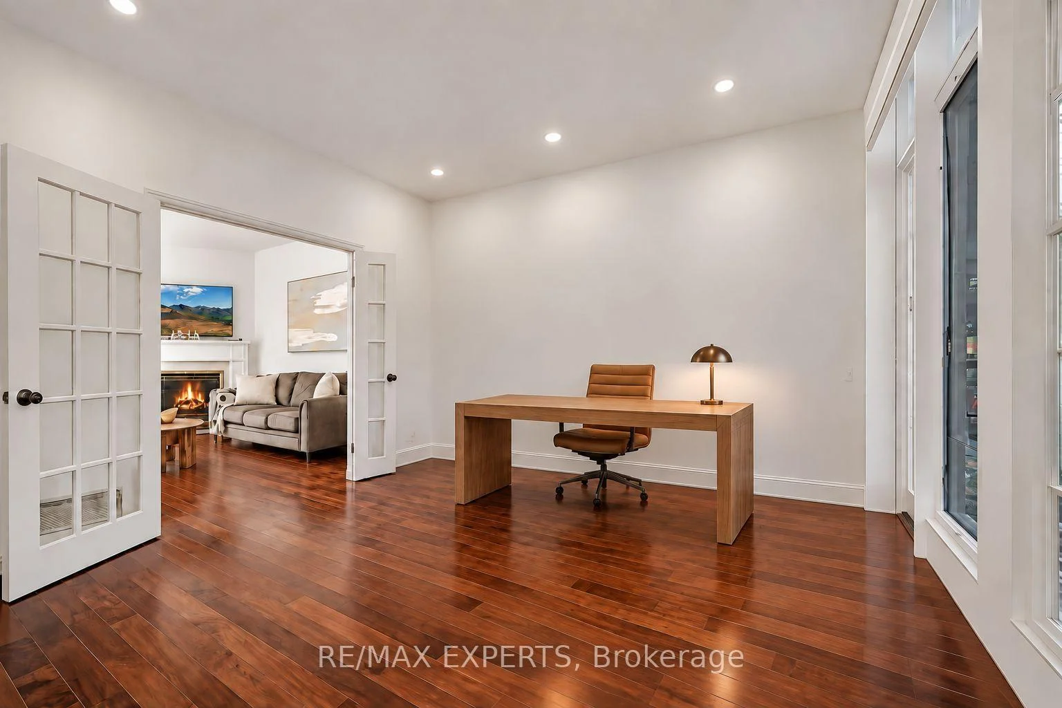 Photo 10 of 936 Talisman Crescent, London, South L — HOMEH