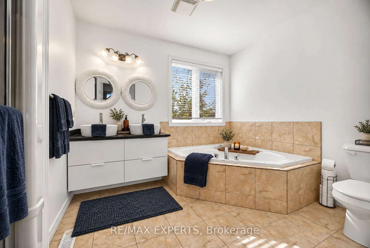Photo 30 of 936 Talisman Crescent, London, South L — HOMEH