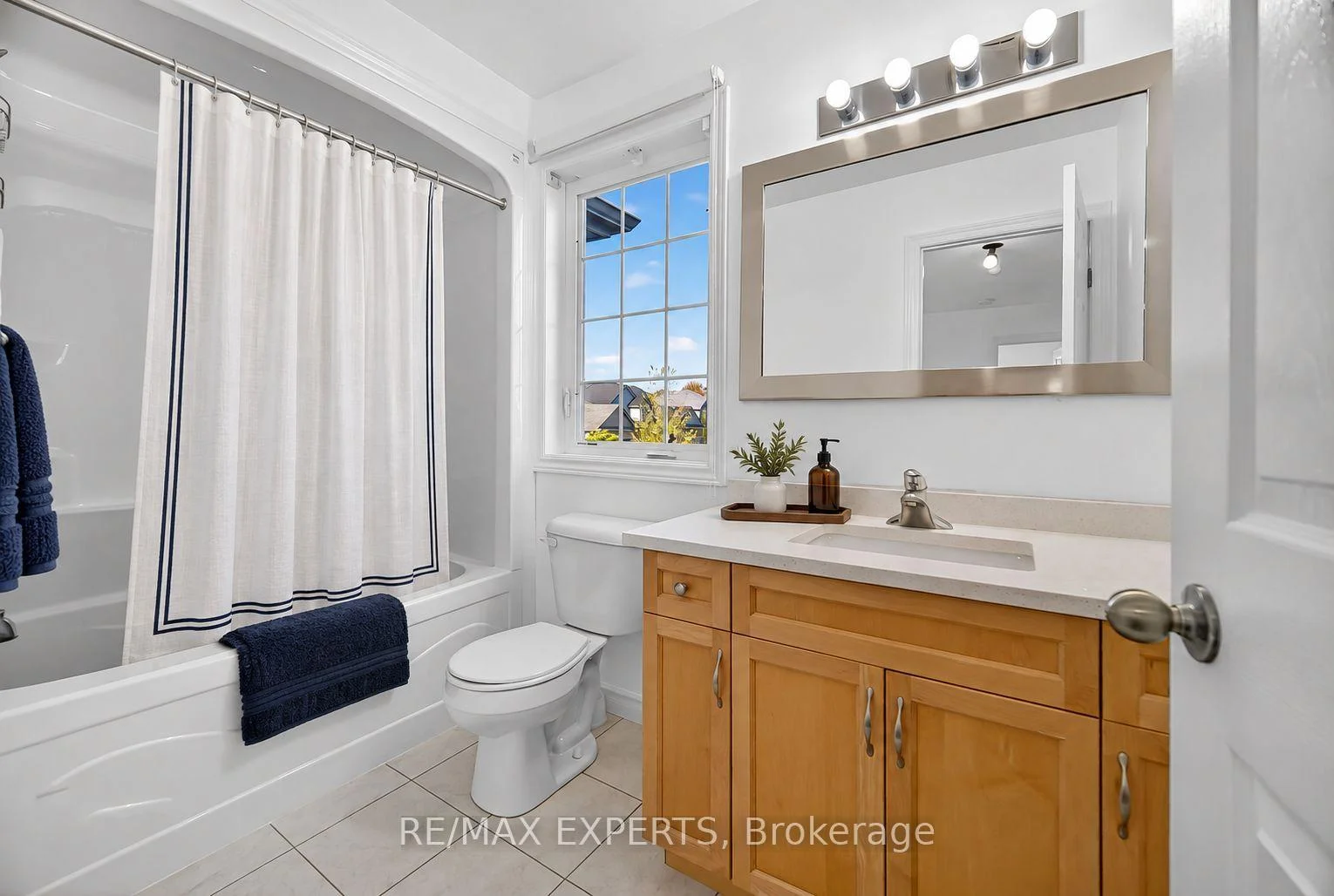 Photo 33 of 936 Talisman Crescent, London, South L — HOMEH