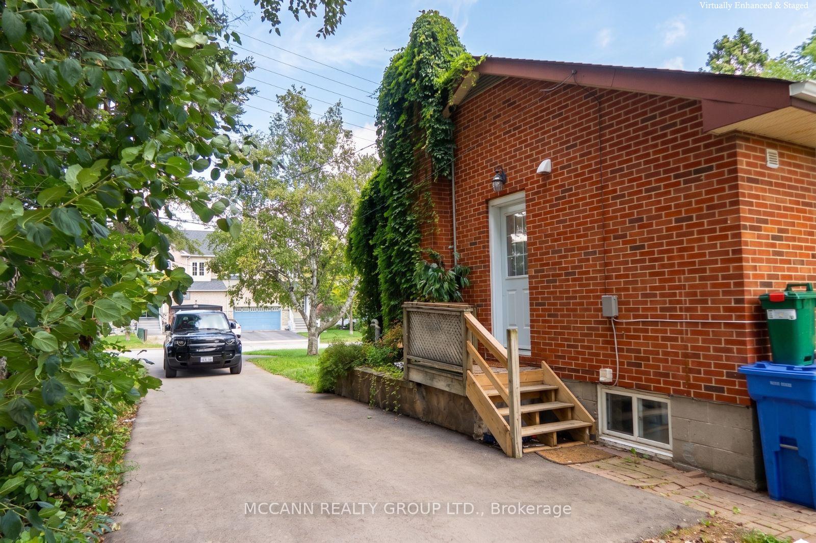 Photo 2 of Unit A, 562 Mulock Court, Newmarket, Gorham-College Manor — HOMEH