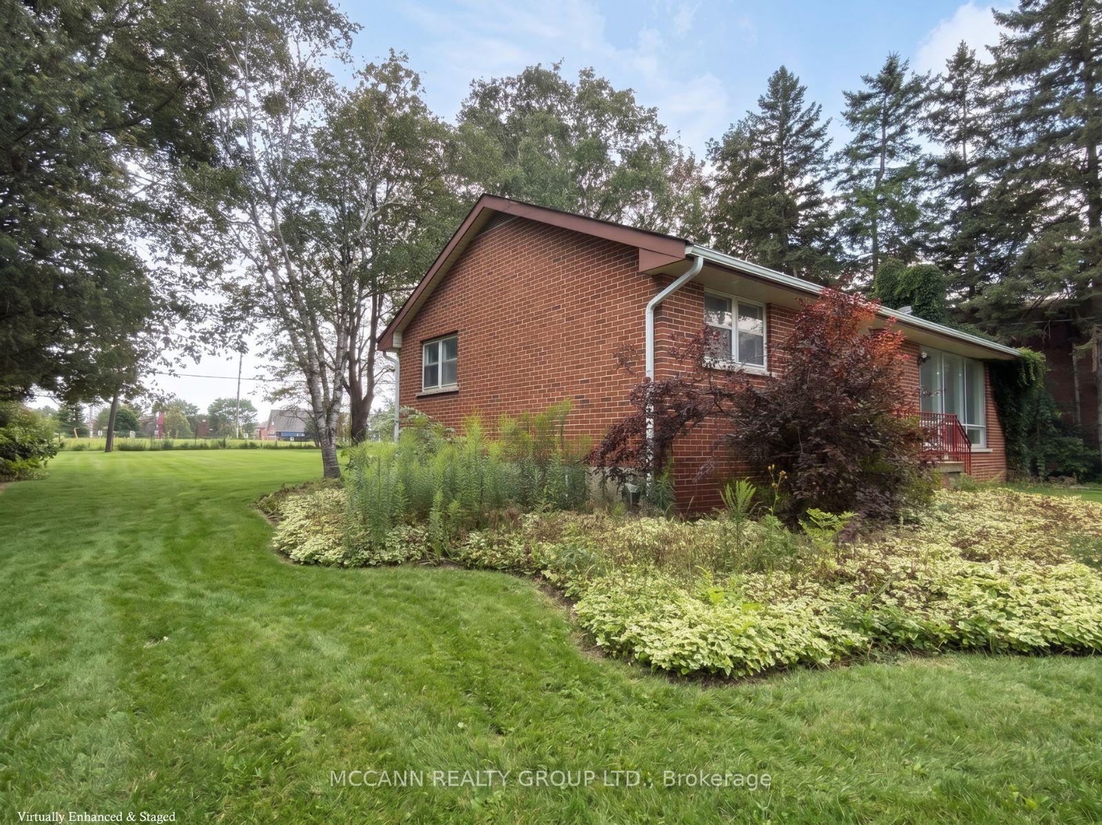 Photo 5 of Unit A, 562 Mulock Court, Newmarket, Gorham-College Manor — HOMEH