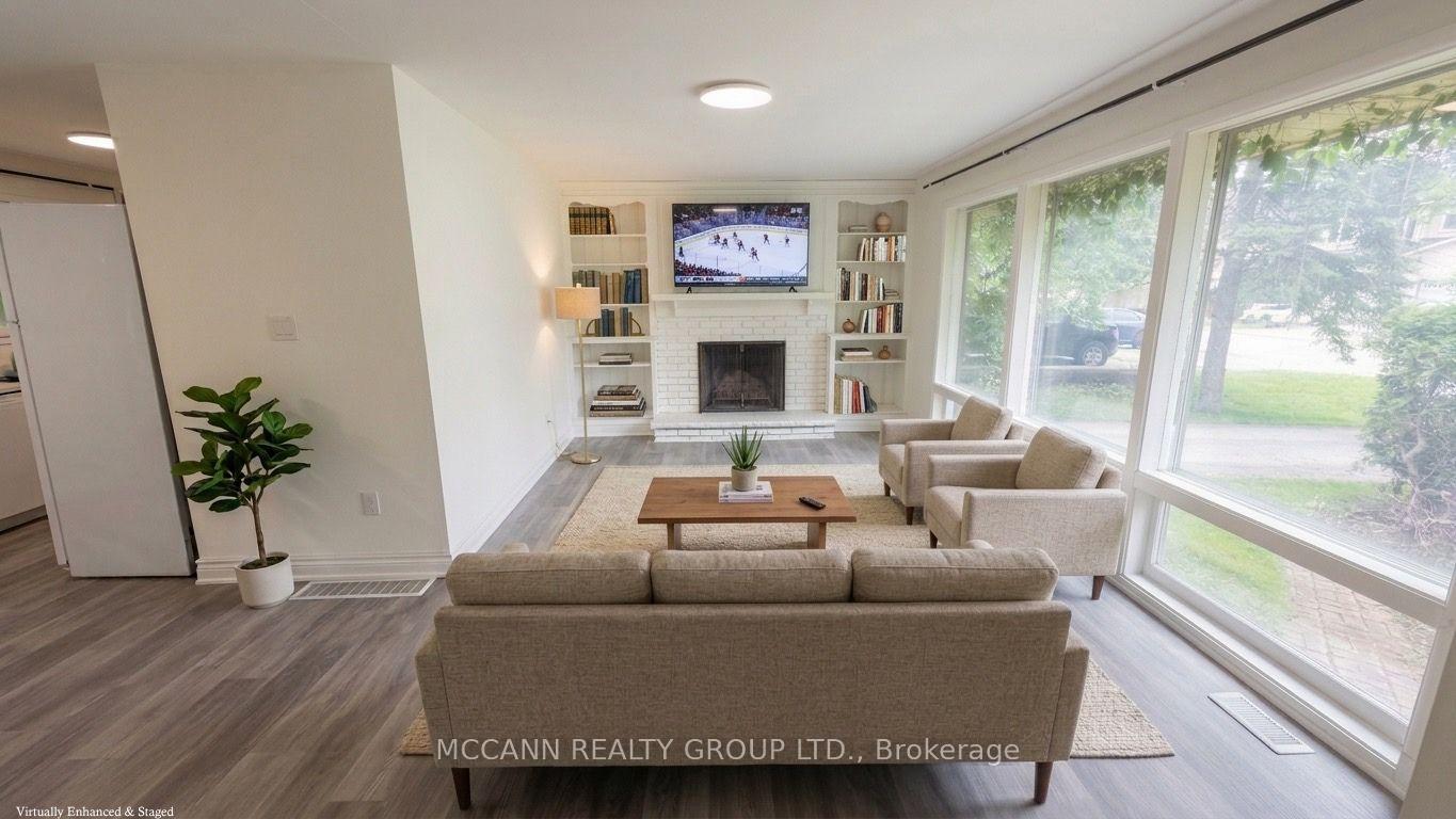 Photo 6 of Unit A, 562 Mulock Court, Newmarket, Gorham-College Manor — HOMEH