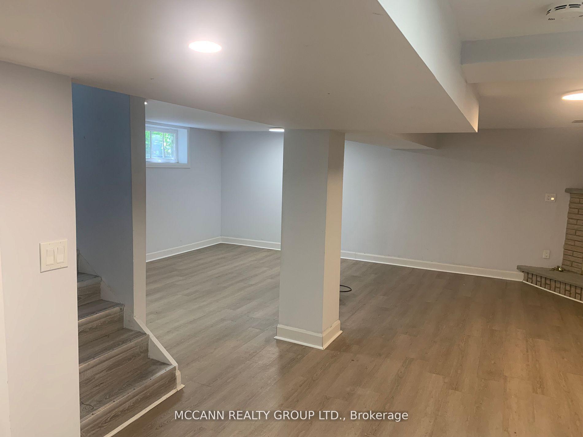 Photo 8 of Unit A, 562 Mulock Court, Newmarket, Gorham-College Manor — HOMEH